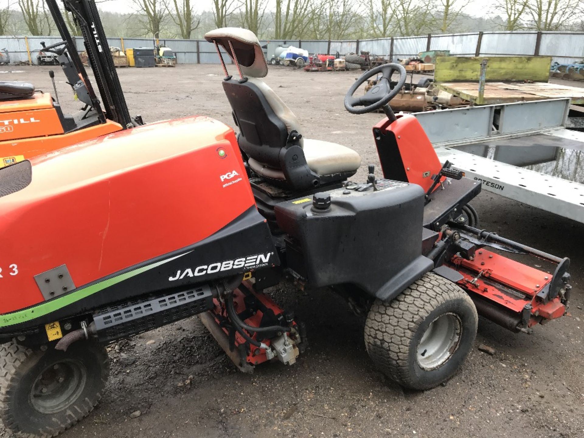 JACOBSEN TR3 TRIPLE MOWER SN:FG00398 YEAR 2006 APPROX when tested was seen to run, drive and - Image 4 of 6