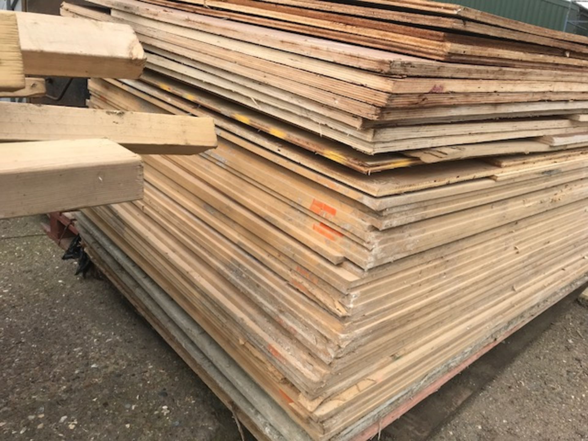 APPROX 90 X ASSORTED BOARDS PLUS TIMBER - Image 5 of 5