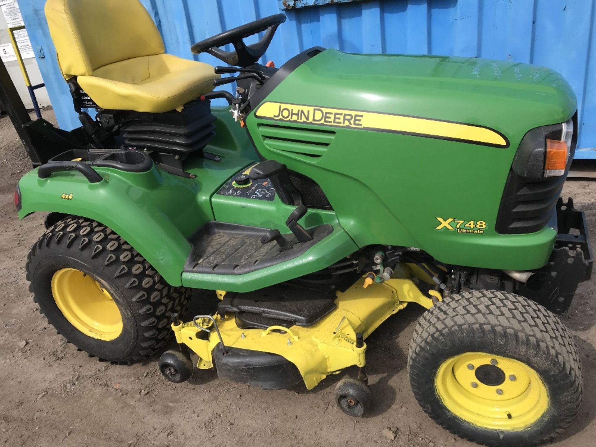 JOHN DEERE X748 ULTIMATE 4WD RIDE ON MOWER YEAR 2009 622 RECORDED HRS HYDRAULIC LIFTING CUTTER