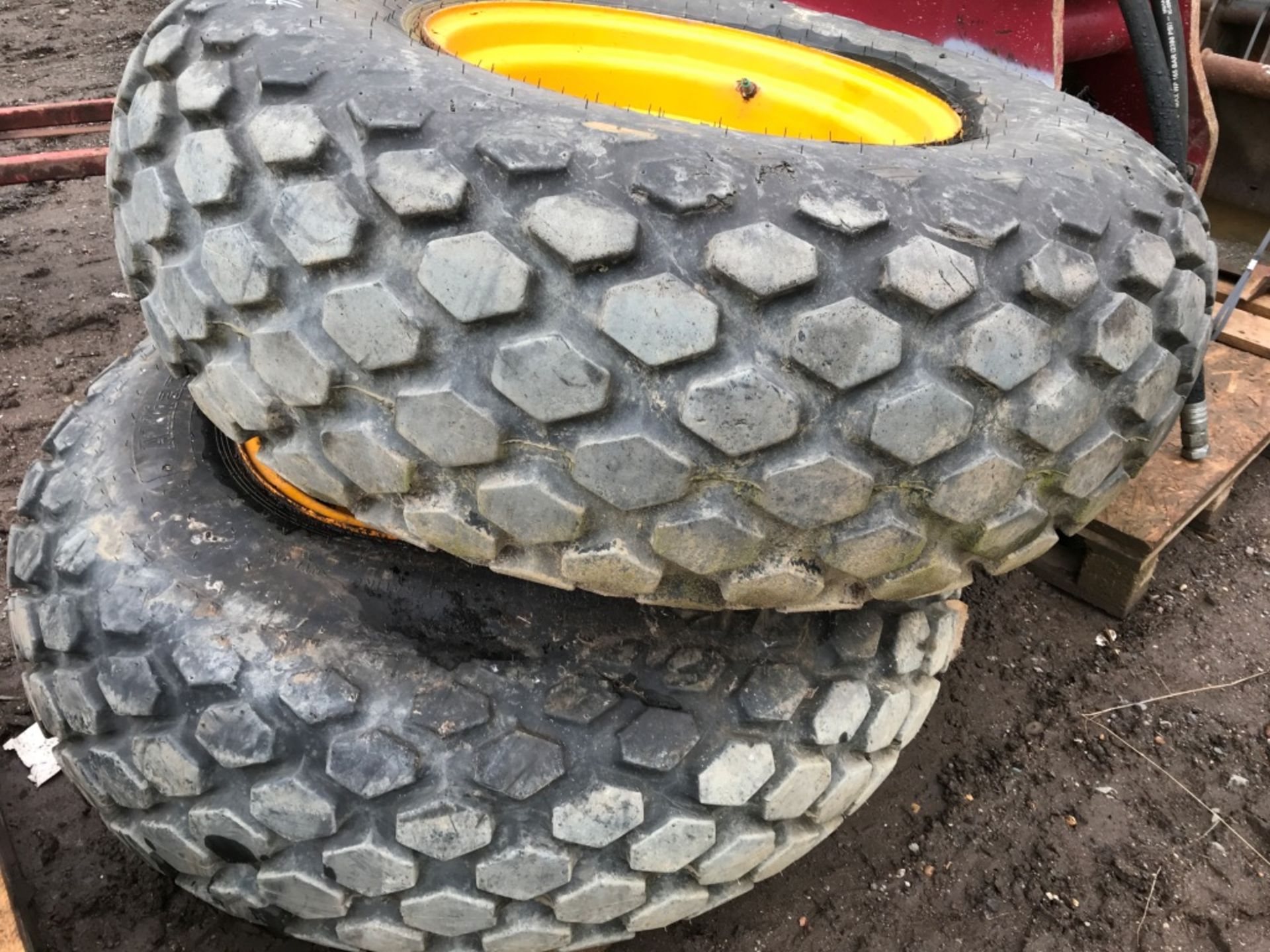 PAIR OF GRASSLAND WHEELS AND TYRES FOR JCB 926 RT FORKLIFT OR SIMILAR - Image 2 of 3