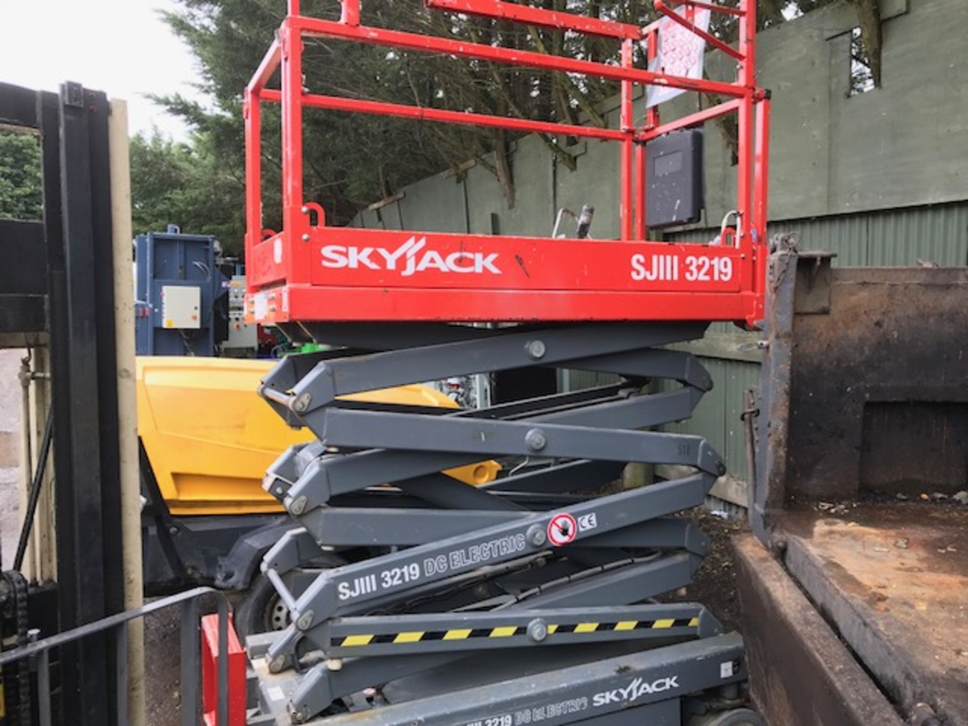 SKYJACK 3219 SCISSOR LIFT, YR 2013, SN: 22052591 PN: THX1811 when tested was seen to drive, steer