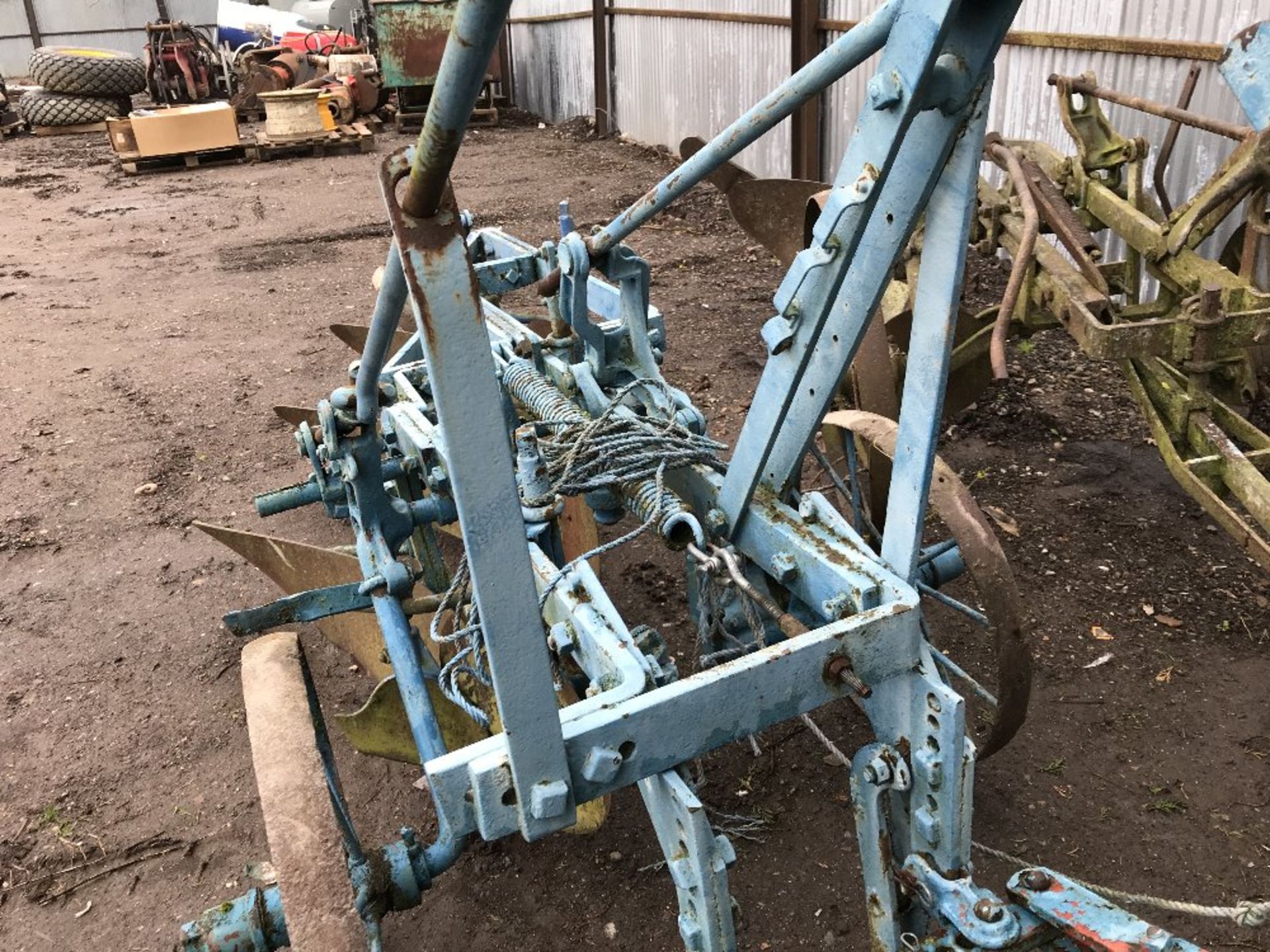 THREE FURROW TRAILED PLOUGH...NO VAT ON HAMMER PRICE - Image 4 of 4