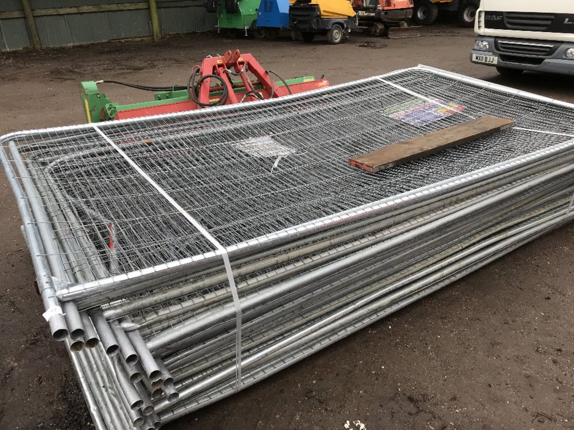 APPROX 25NO HERAS TYPE SITE PANELS NO VAT ON HAMMER PRICE