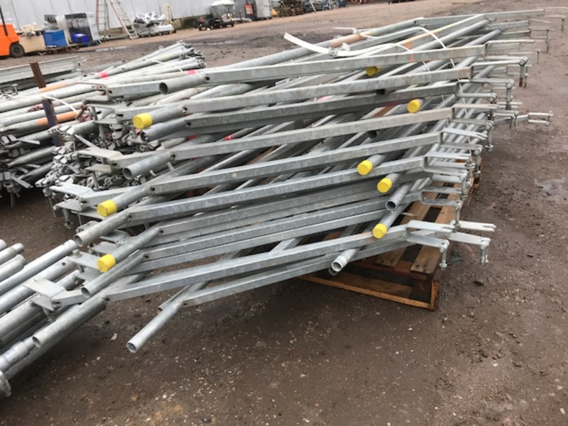 LARGE QUANTITY OF ALTRAD PLETTAC ASSCO STAIRWAY SCAFFOLDING SYSTEM PARTS - Image 6 of 12