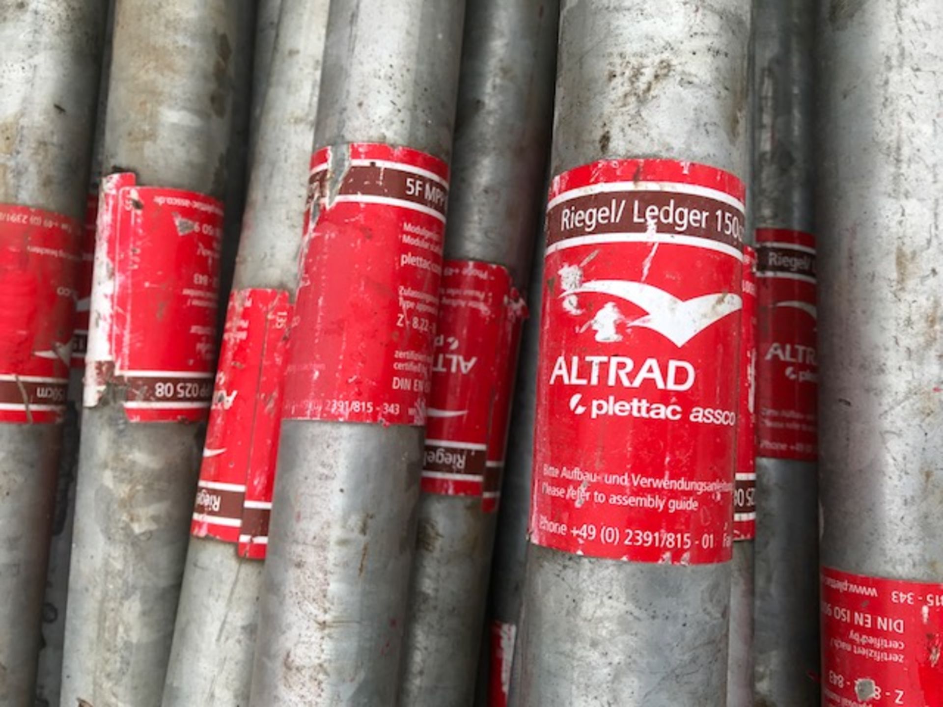 LARGE QUANTITY OF ALTRAD PLETTAC ASSCO STAIRWAY SCAFFOLDING SYSTEM PARTS - Image 11 of 12