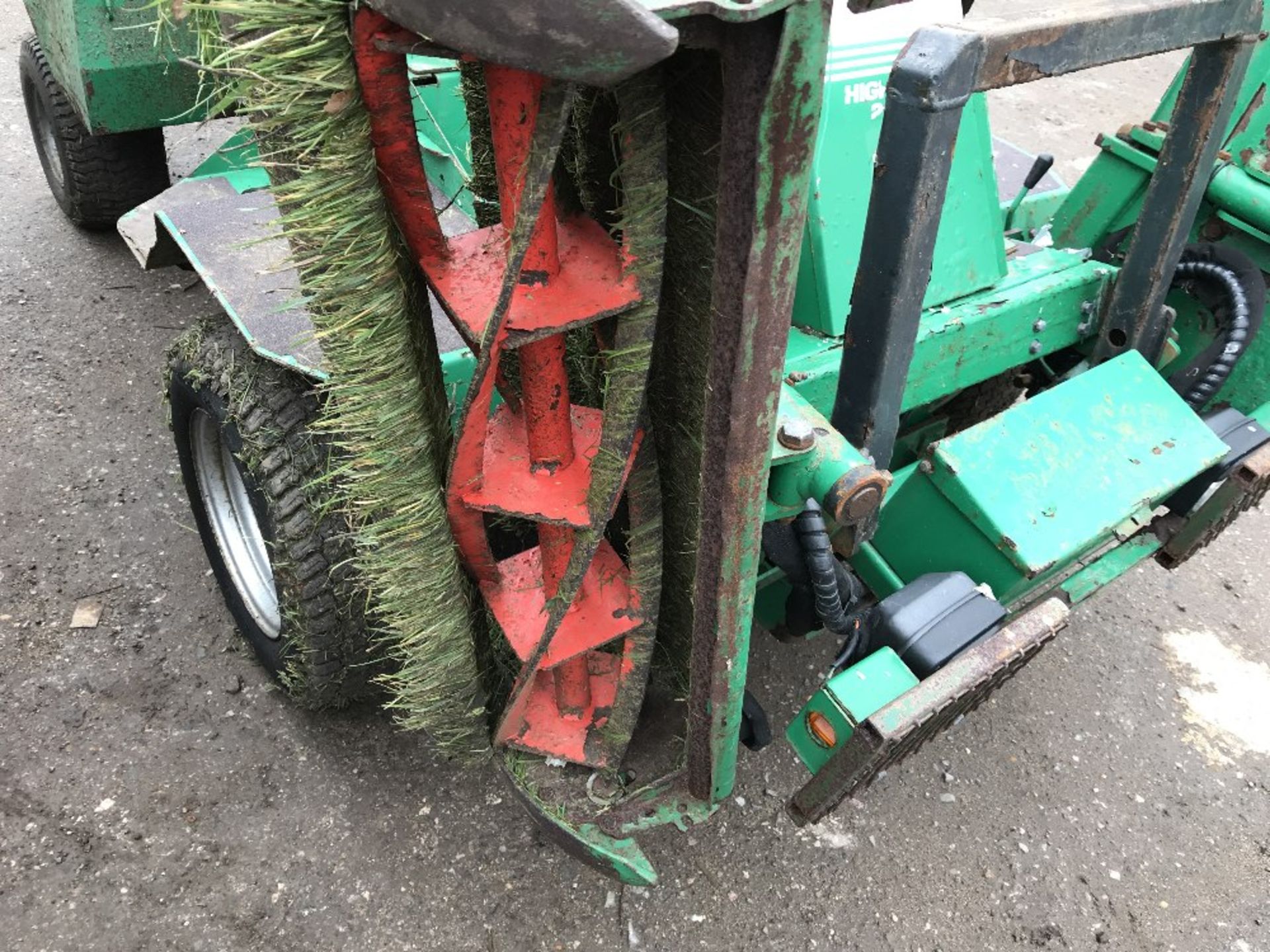 RANSOMES HIGHWAY 2130 2WD TRIPLE MOWER - Image 6 of 7