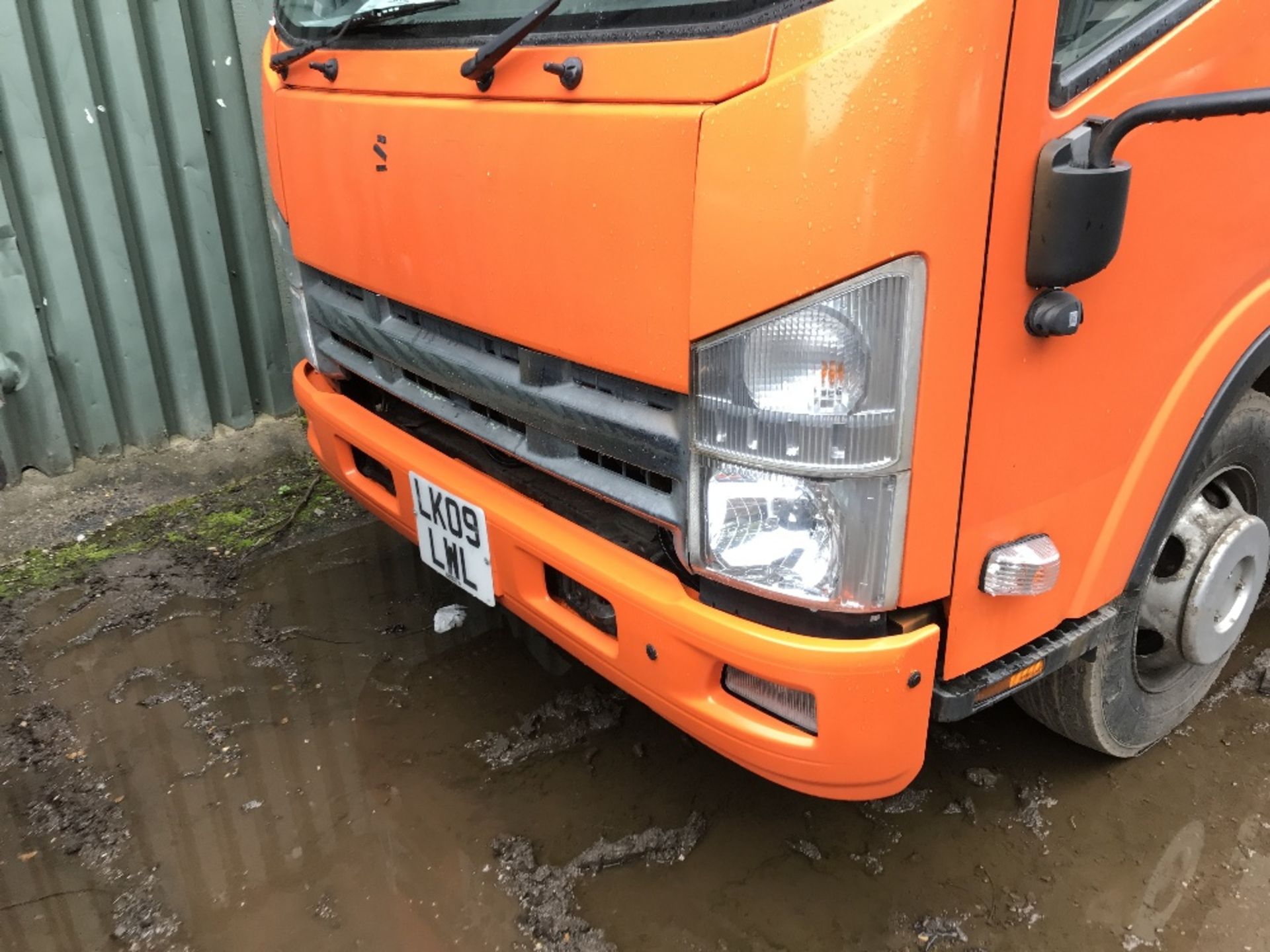 ISUZU 7.5TONNE BOX BODY LORRY, SEMI AUTO, REG:LK09 LWL, 172978 REC MILES. SOME SERVICE HISTORY. FORS - Image 2 of 6