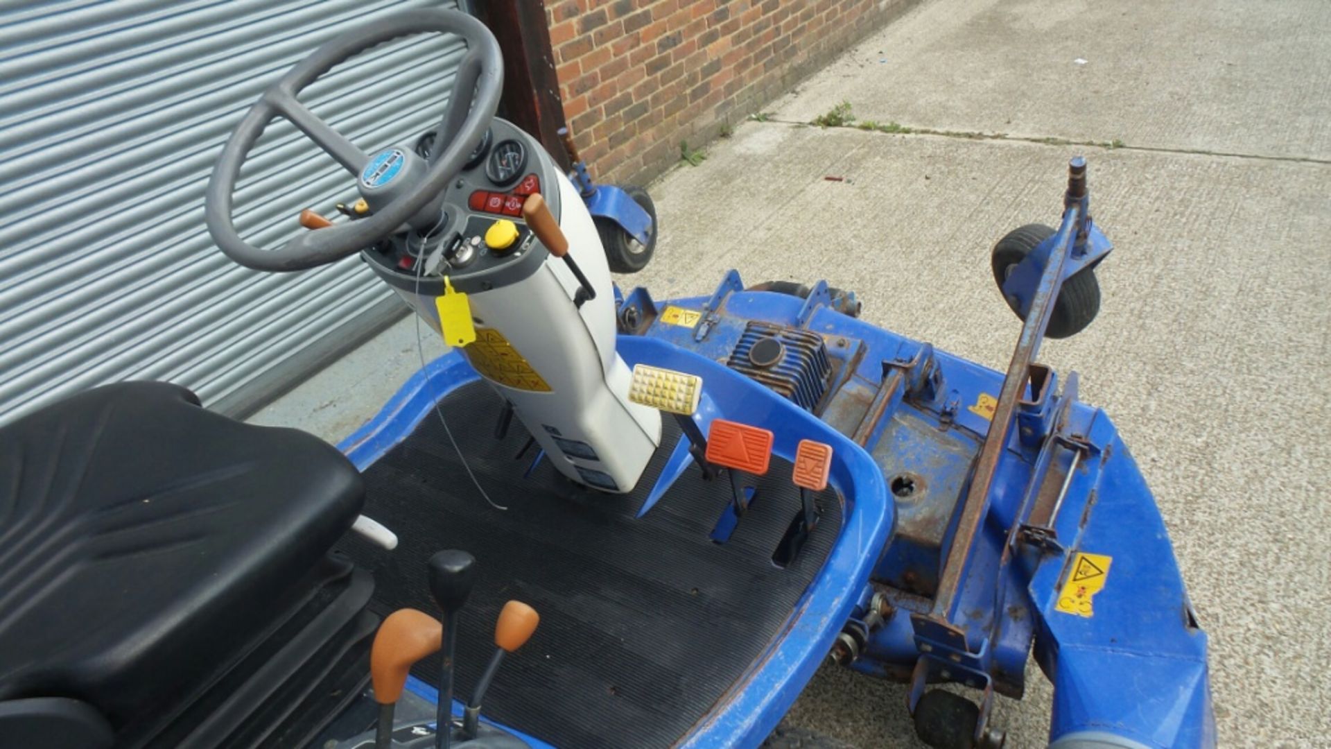 ISEKI SF37 OUT FRONT MOWER WITH COLLECTOR - Image 2 of 13