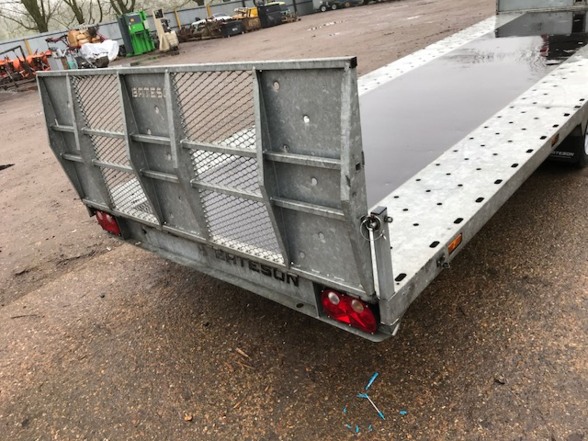 BATESON TILT BED TRIAXLED TRAILER YEAR 2015. OWNED FROM NEW. DATA TAGGED. 20FT X 7FT BED SIZE. - Image 7 of 14