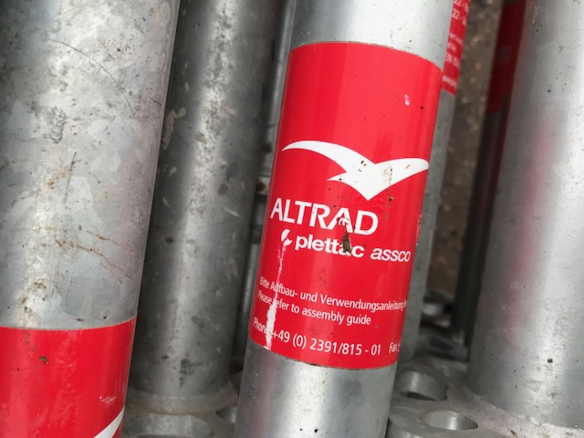 LARGE QUANTITY OF ALTRAD PLETTAC ASSCO STAIRWAY SCAFFOLDING SYSTEM PARTS - Image 9 of 12