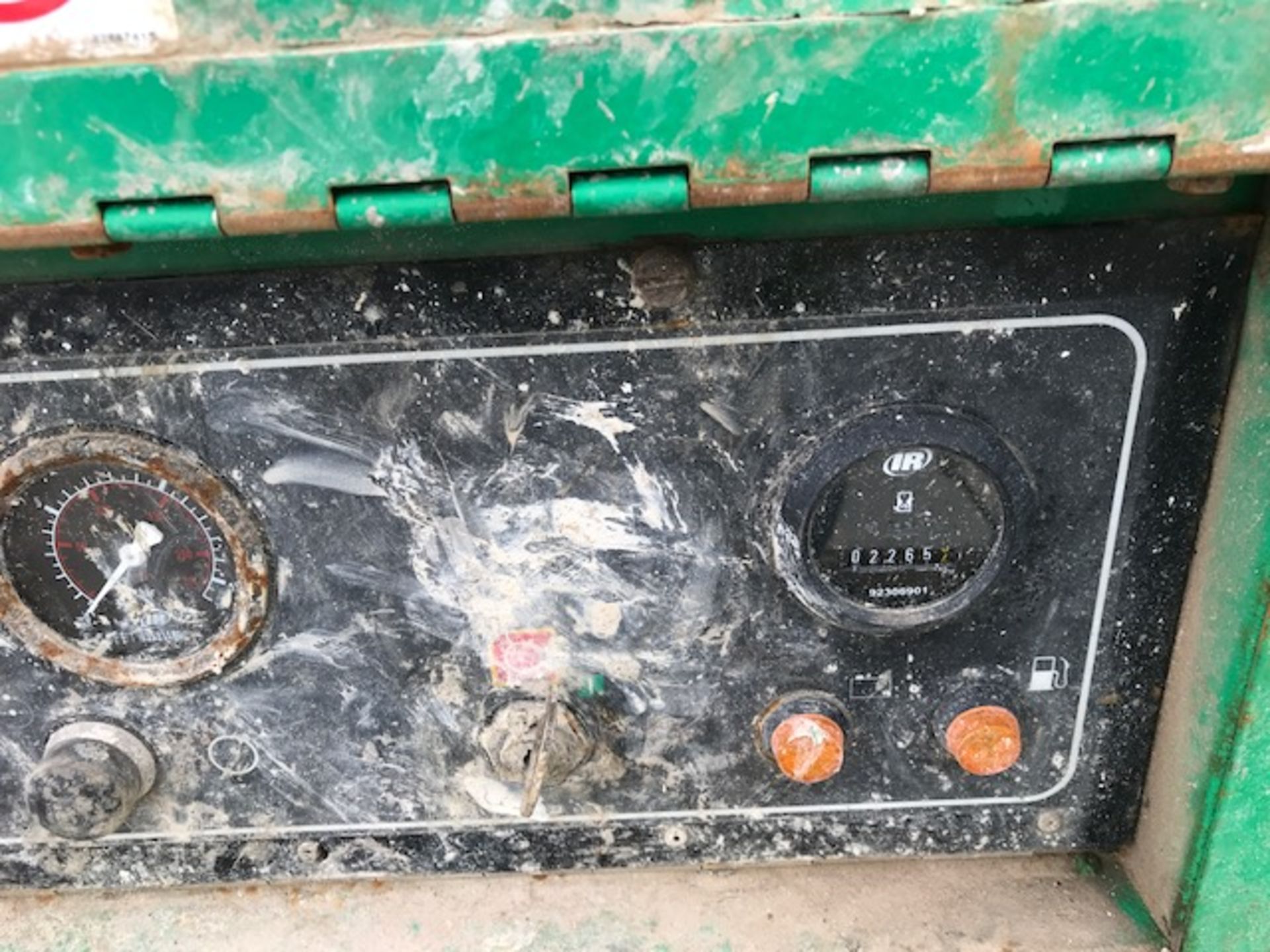 DOOSAN 771 260CFM COMPRESSOR YEAR 2008 - Image 3 of 8