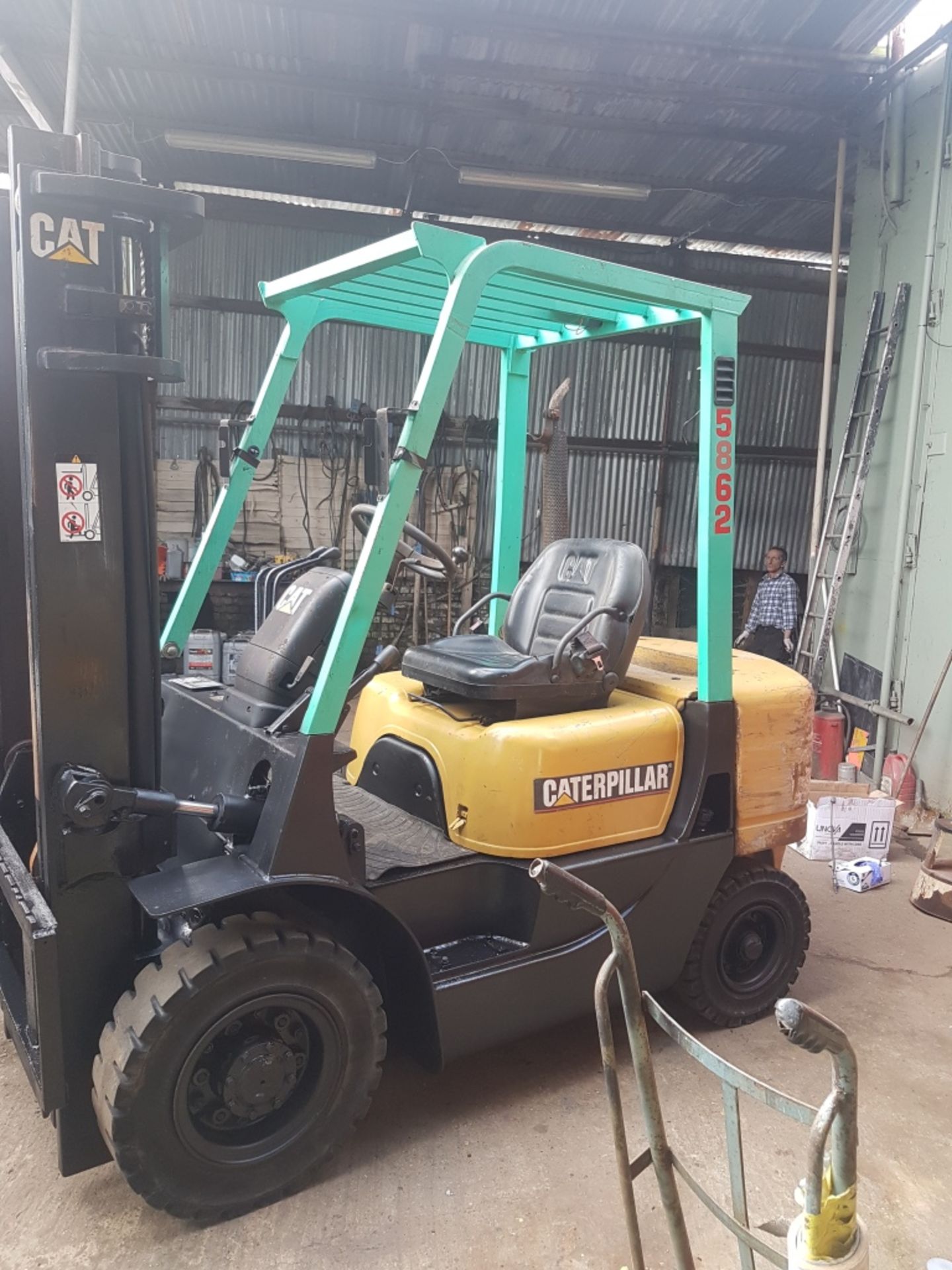 Cat dp25k 2.5 ton diesel forklift truck 3.3mtr