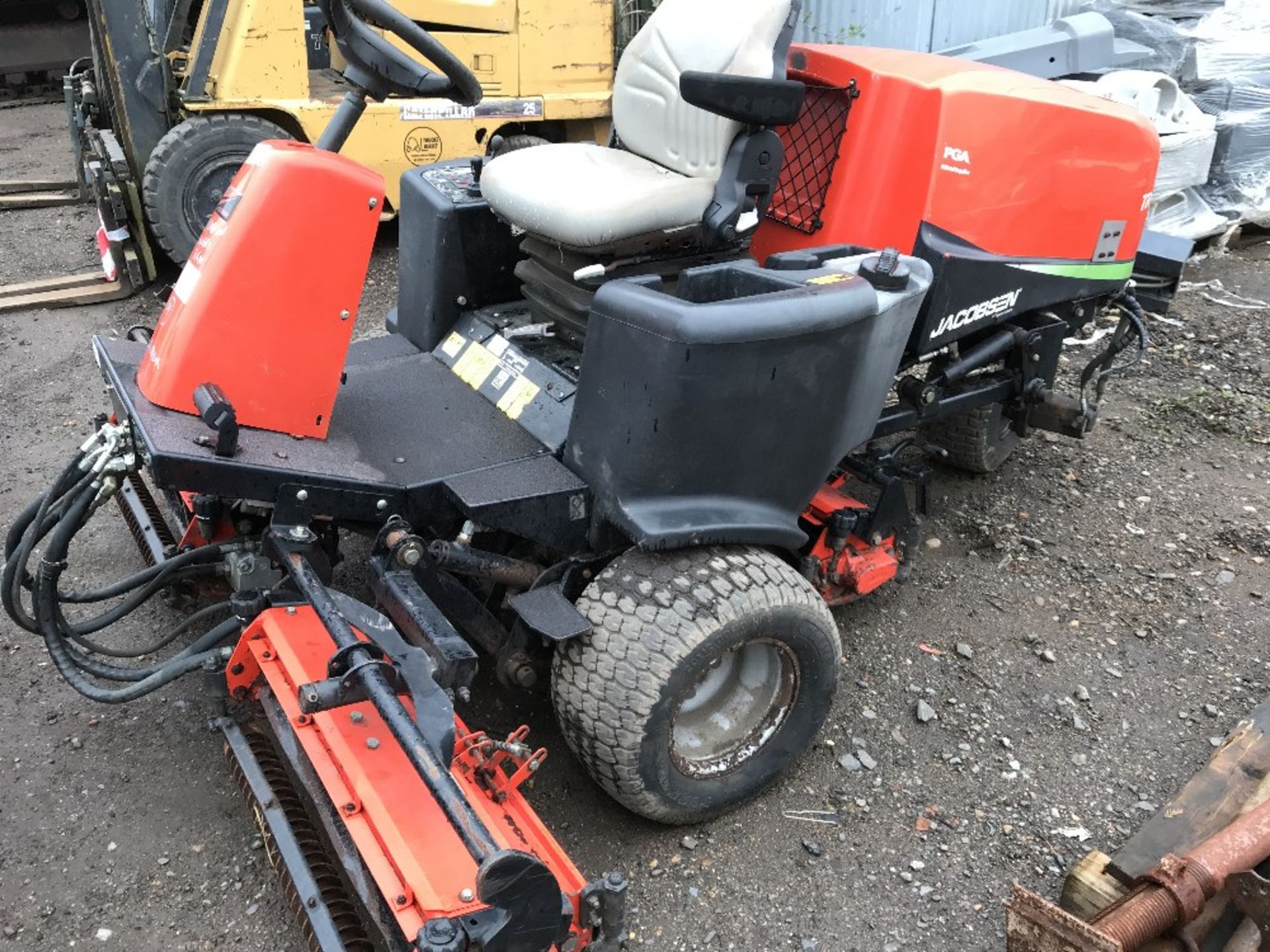 JACOBSEN TR3 TRIPLE MOWER SN:FG00398 YEAR 2006 APPROX when tested was seen to run, drive and