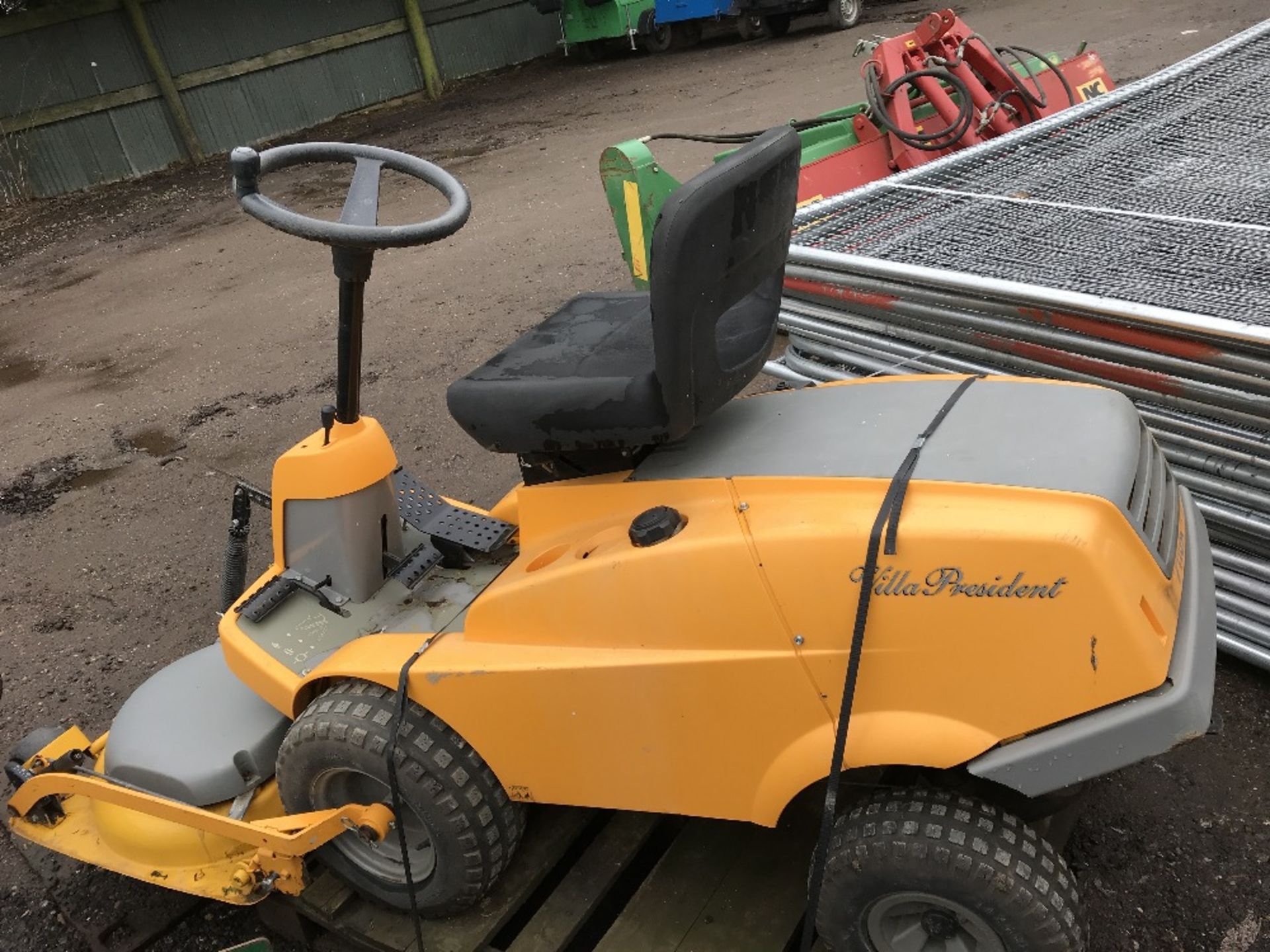 Stiga Villa President outfront 3ft cut mower...NO VAT ON HAMMER PRICE when tested was seen to run,