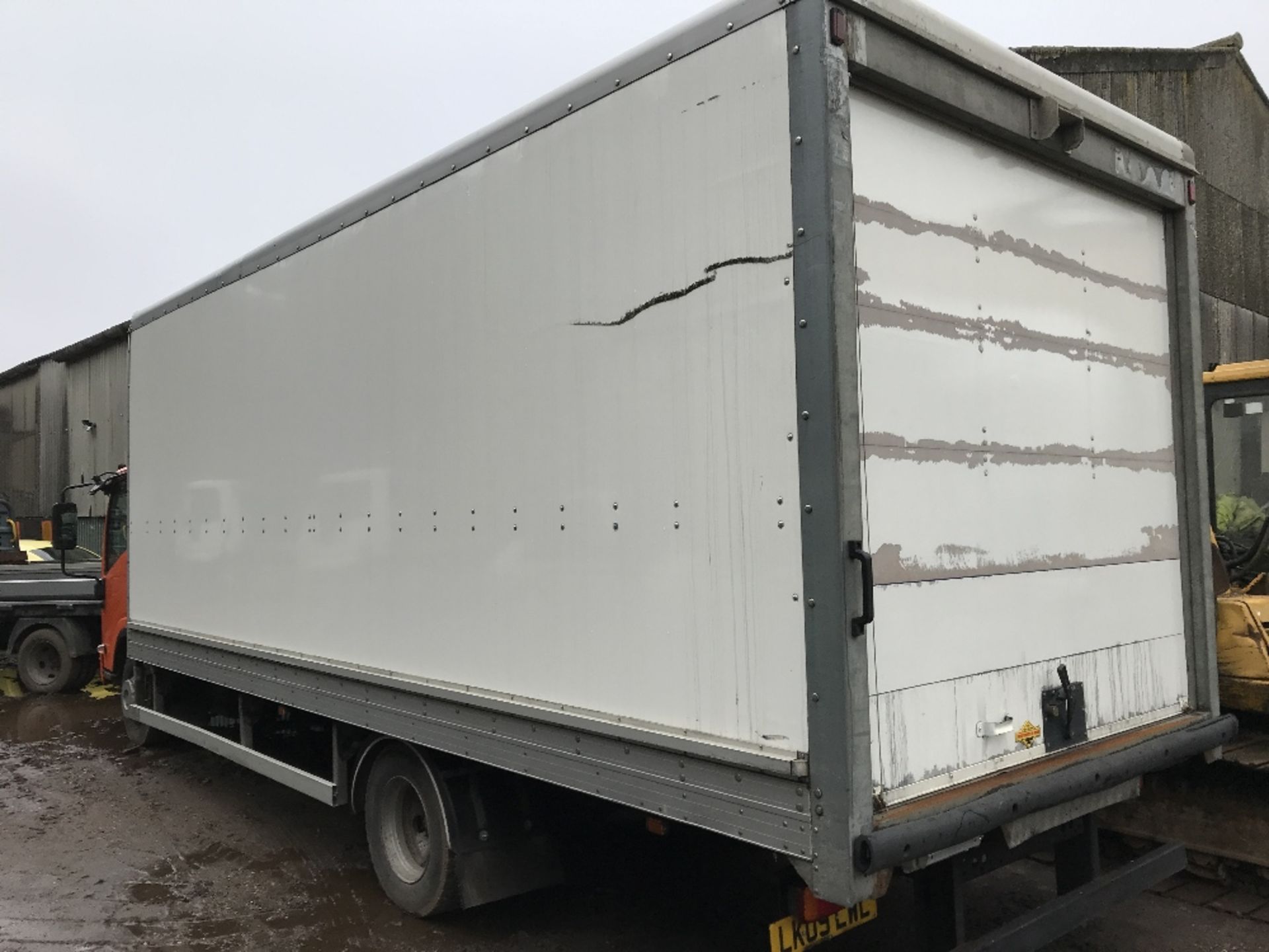 ISUZU 7.5TONNE BOX BODY LORRY, SEMI AUTO, REG:LK09 LWL, 172978 REC MILES. SOME SERVICE HISTORY. FORS - Image 5 of 6