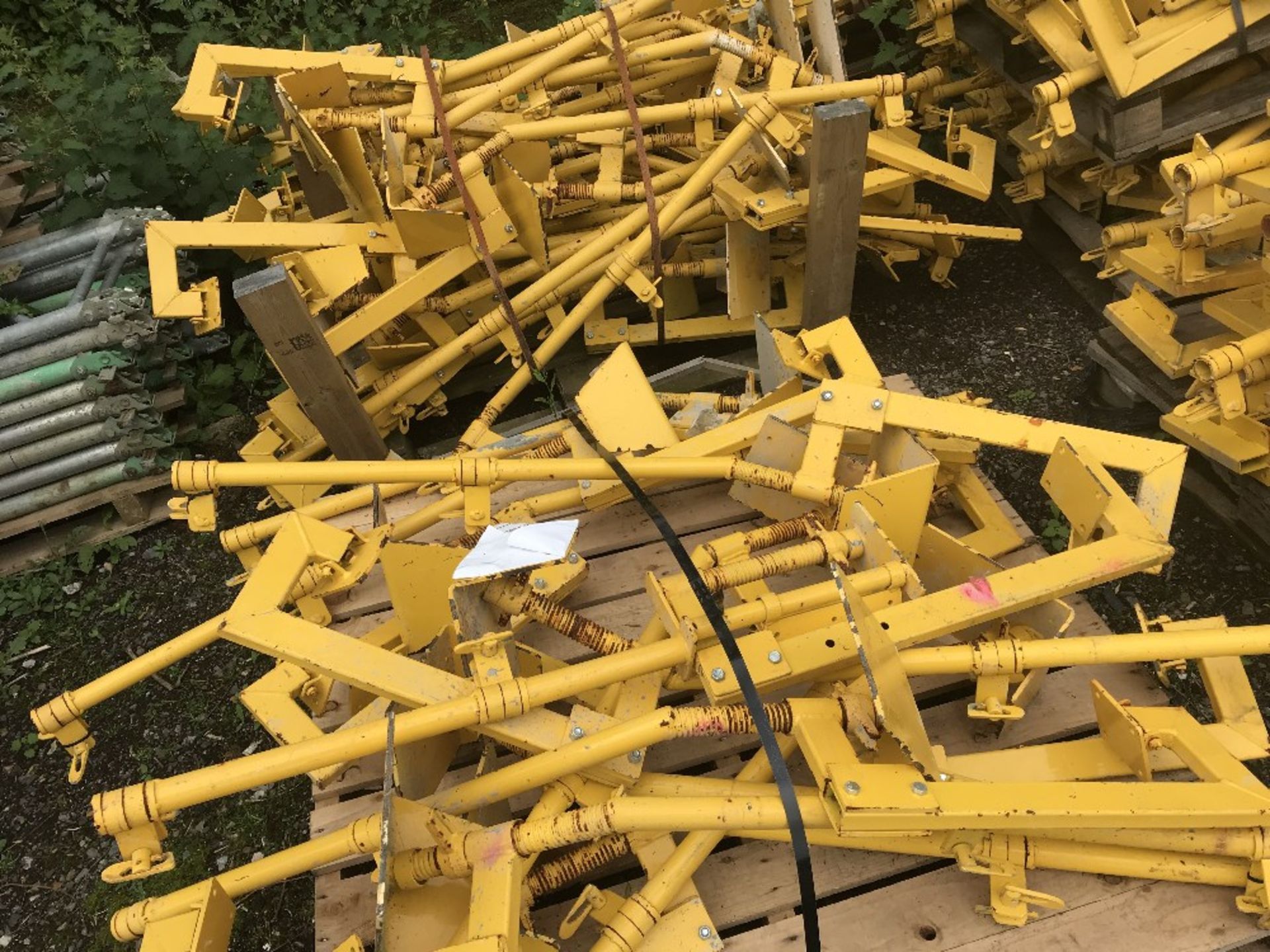 10NO. PALLETS OF AIRTEK SPECIALIST STAIRWAY BARRIER HANDRAIL SCAFFOLD SYSTEM, USED ONCE ONLY IN 2016 - Image 3 of 6