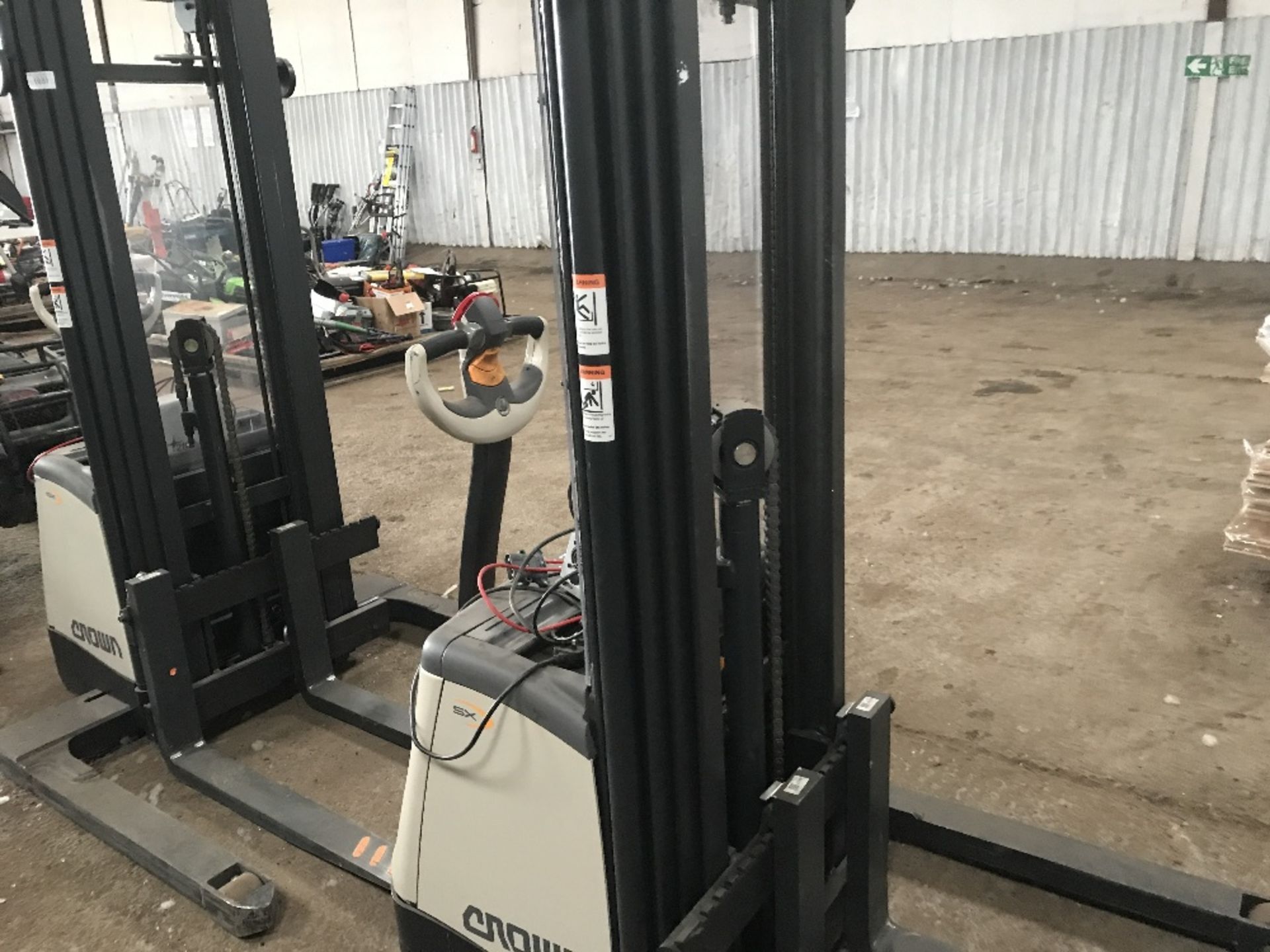 CROWN SX WAREHOUSE BATTERY PEDESTRIAN FORKLIFT TRUCK, YEAR 2016 BUILD, WITH CHARGER, 35NO REC HRS. - Image 5 of 5