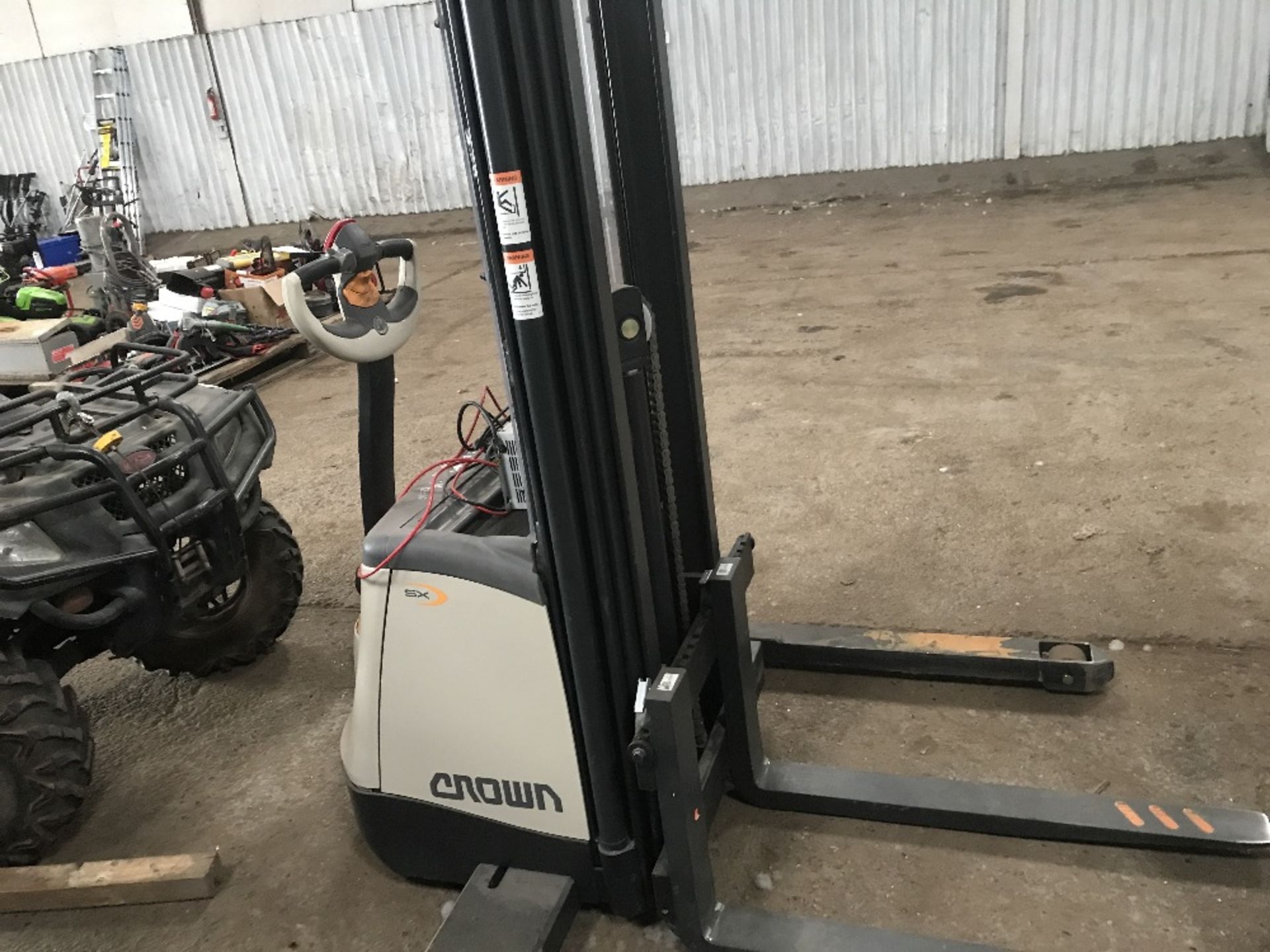 CROWN SX WAREHOUSE BATTERY PEDESTRIAN FORKLIFT TRUCK, YEAR 2016 BUILD, WITH CHARGER, 122NO REC - Image 5 of 5