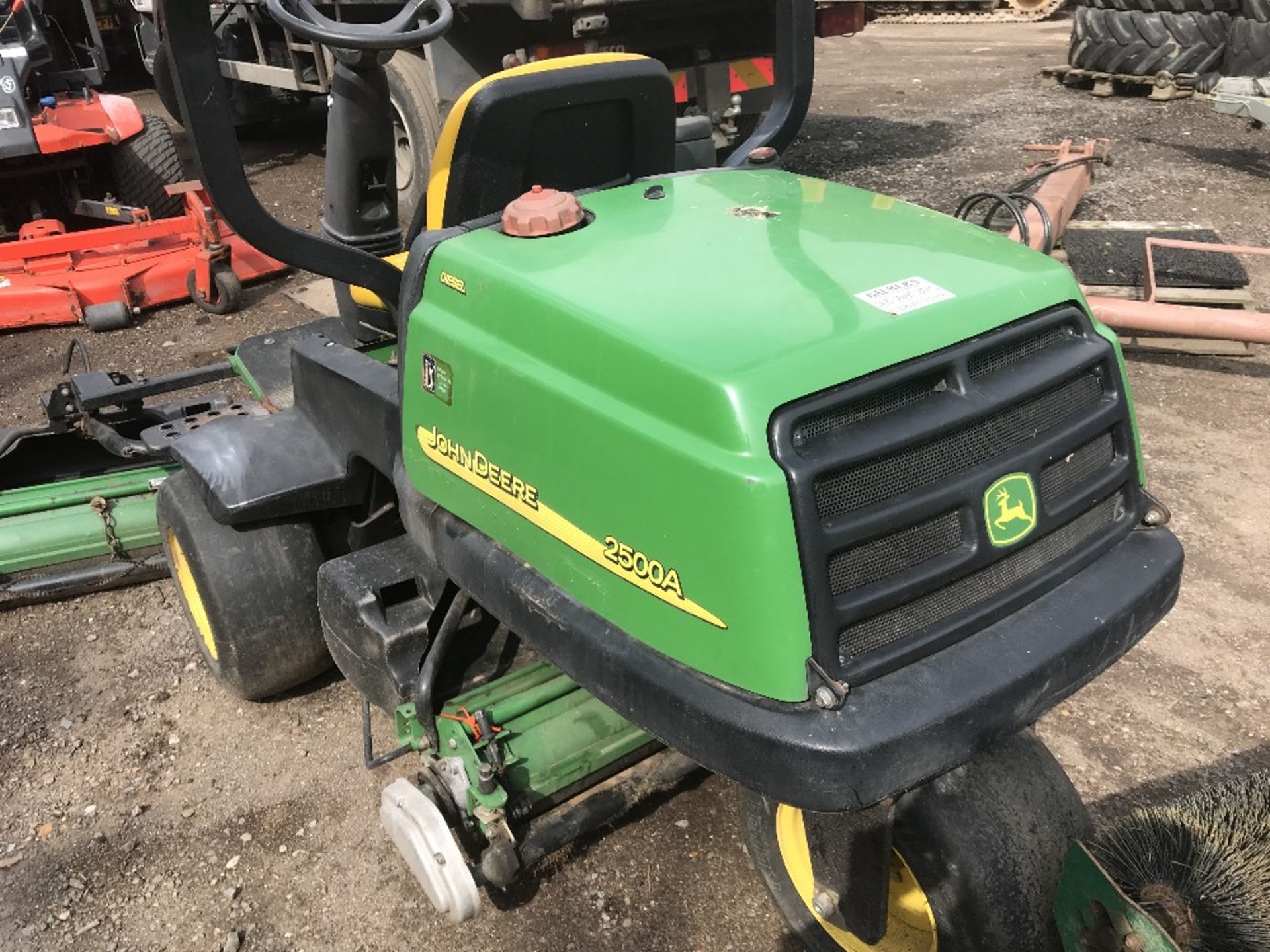 JOHN DEERE 2500A GREENS MOWER C/W BOXES YEAR 2002….sold under the Auctioneer's Margin Scheme, - Image 4 of 5