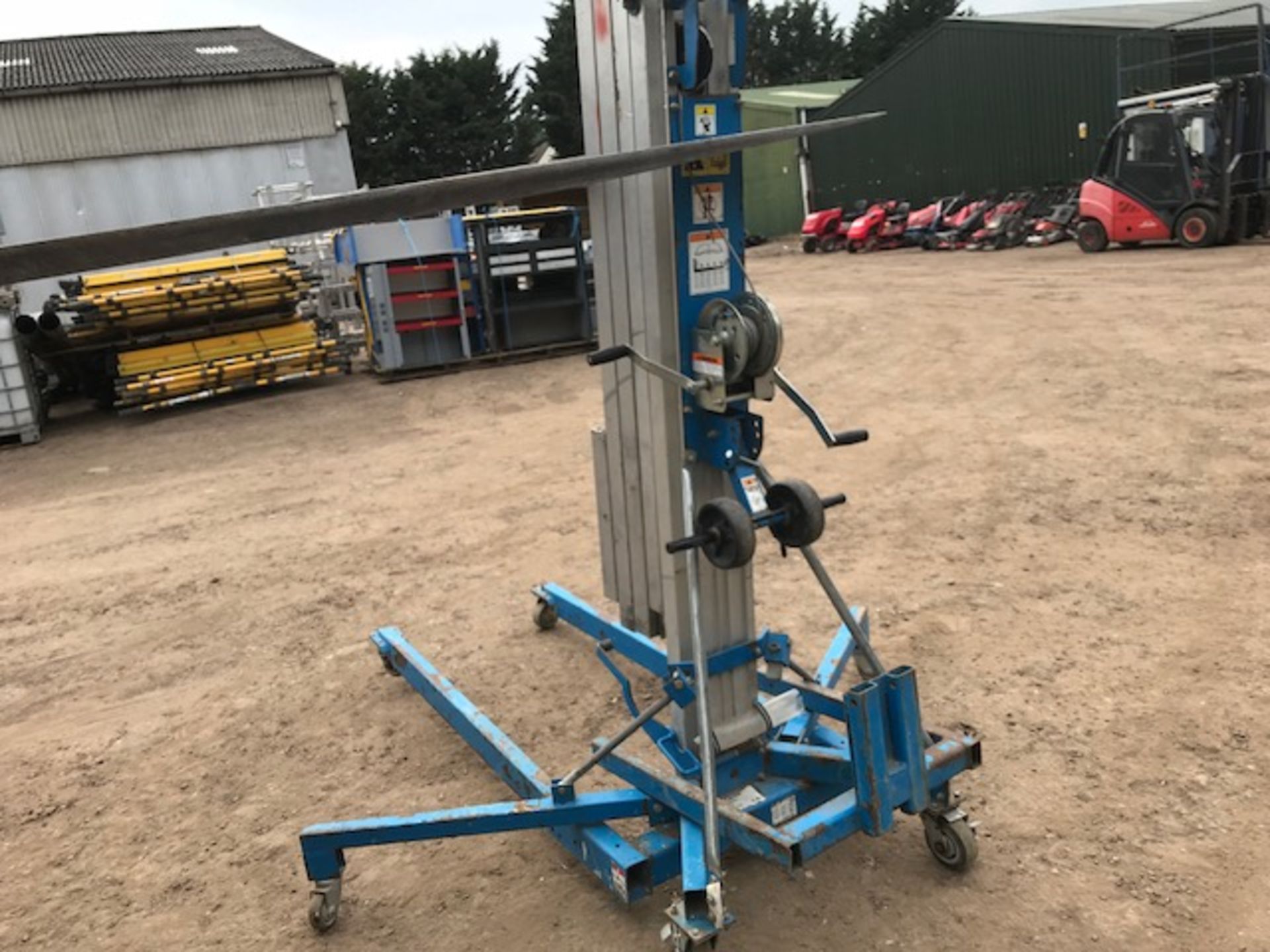 GENIE SLA 20 MATERIAL HOIST UNIT YEAR 2008 BUILD WITH FORKS