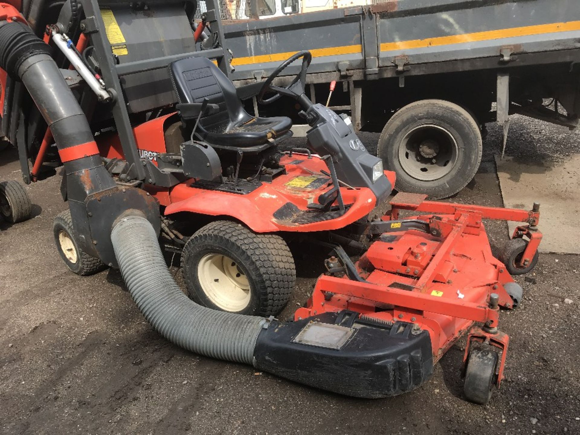 Kubota F3060 out-front rotary mower c/w rear powered high lift collector, yr2003 SN: 62457 When