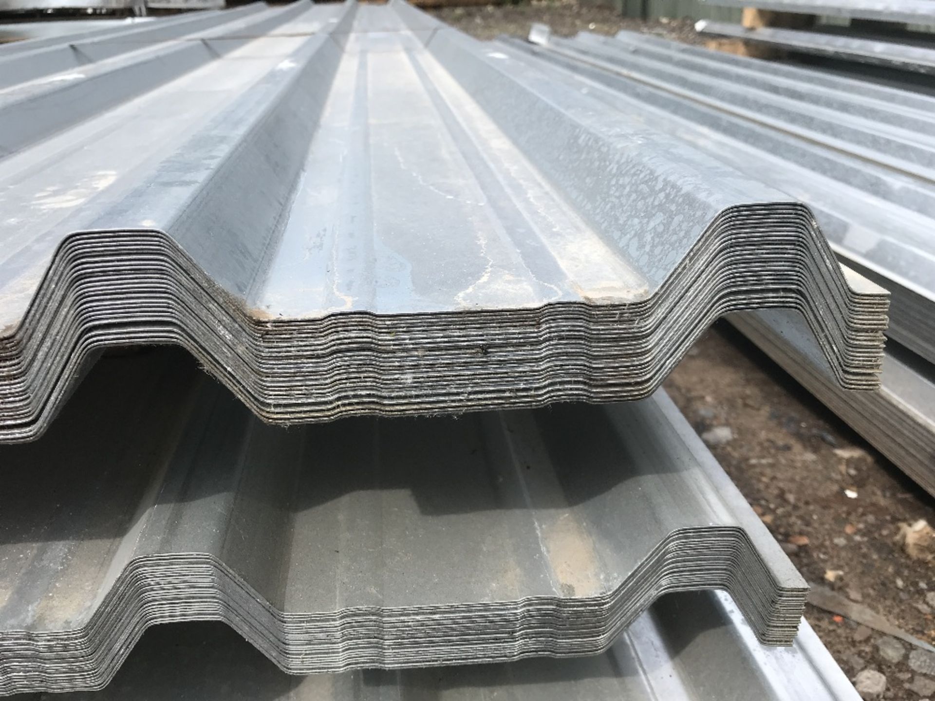 Pack of 25no. 10ft box profile galvanised roof sheets - Image 2 of 6