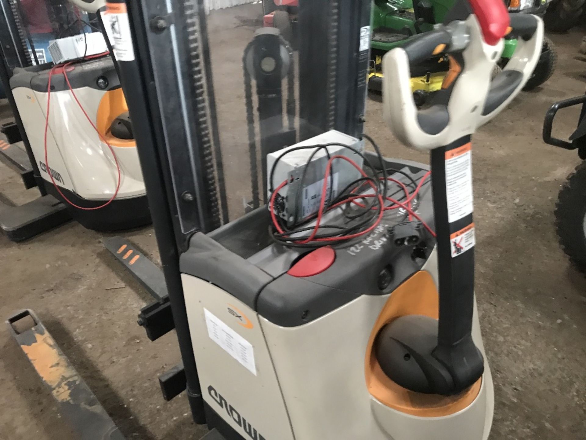 CROWN SX WAREHOUSE BATTERY PEDESTRIAN FORKLIFT TRUCK, YEAR 2016 BUILD, WITH CHARGER, 122NO REC - Image 2 of 5