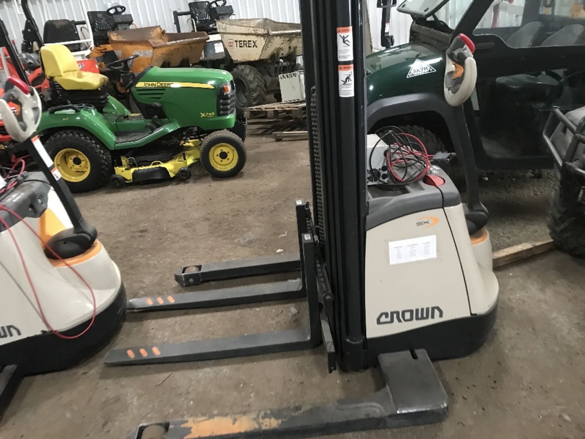 CROWN SX WAREHOUSE BATTERY PEDESTRIAN FORKLIFT TRUCK, YEAR 2016 BUILD, WITH CHARGER, 122NO REC