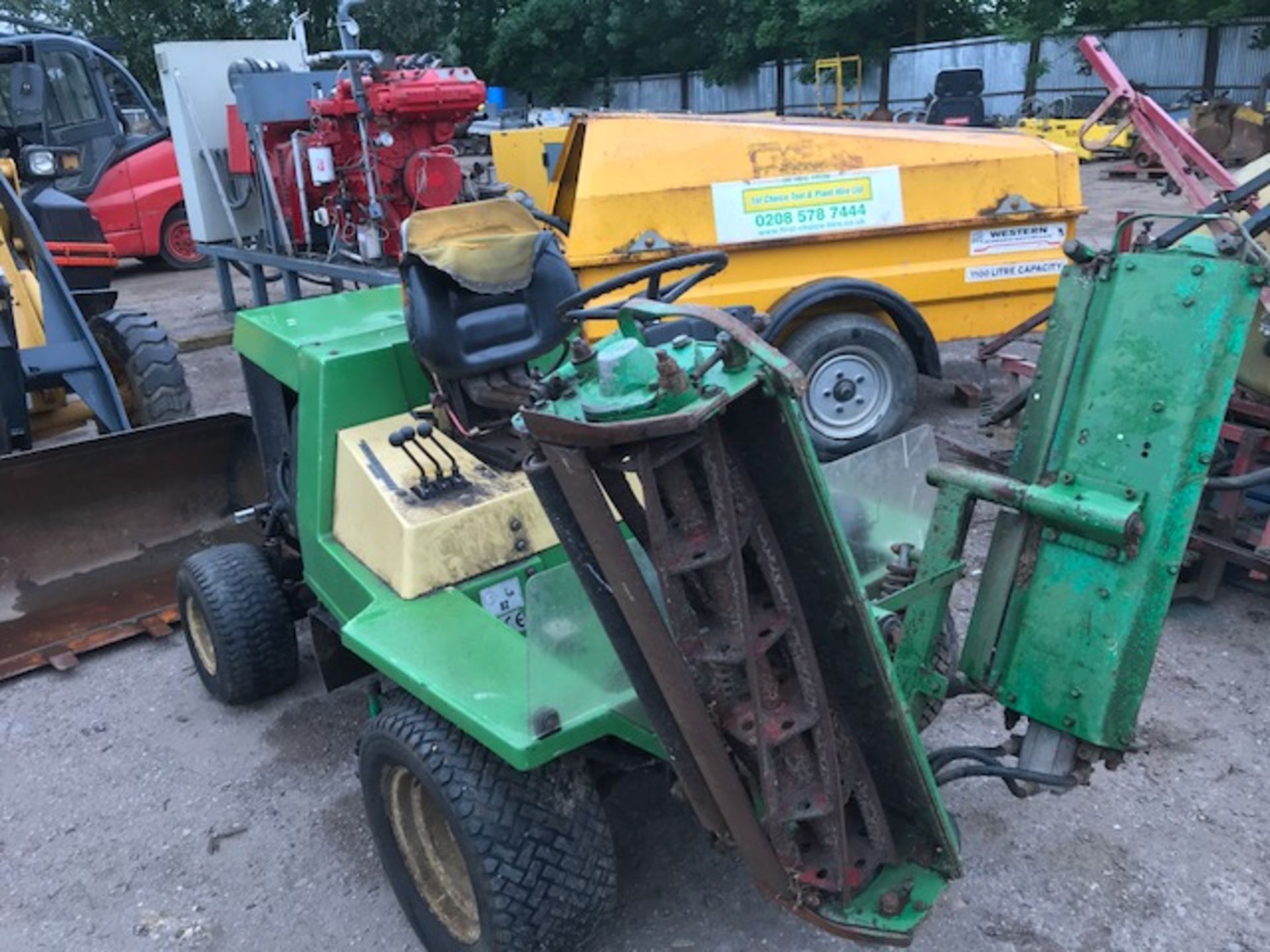 ROBERINE RIDE ON TRIPLE MOWER, NON RUNNER - Image 3 of 4