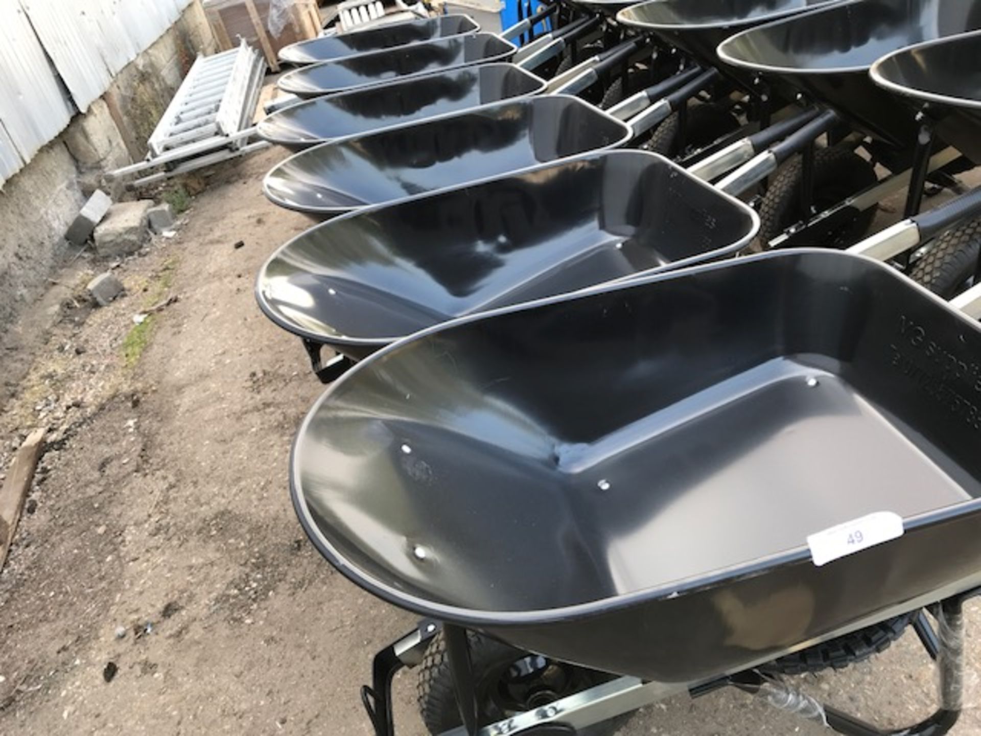 6NO HEAVY DUTY BUILDERS WHEEL BARROWS, COMES WITH SPARE TYRE