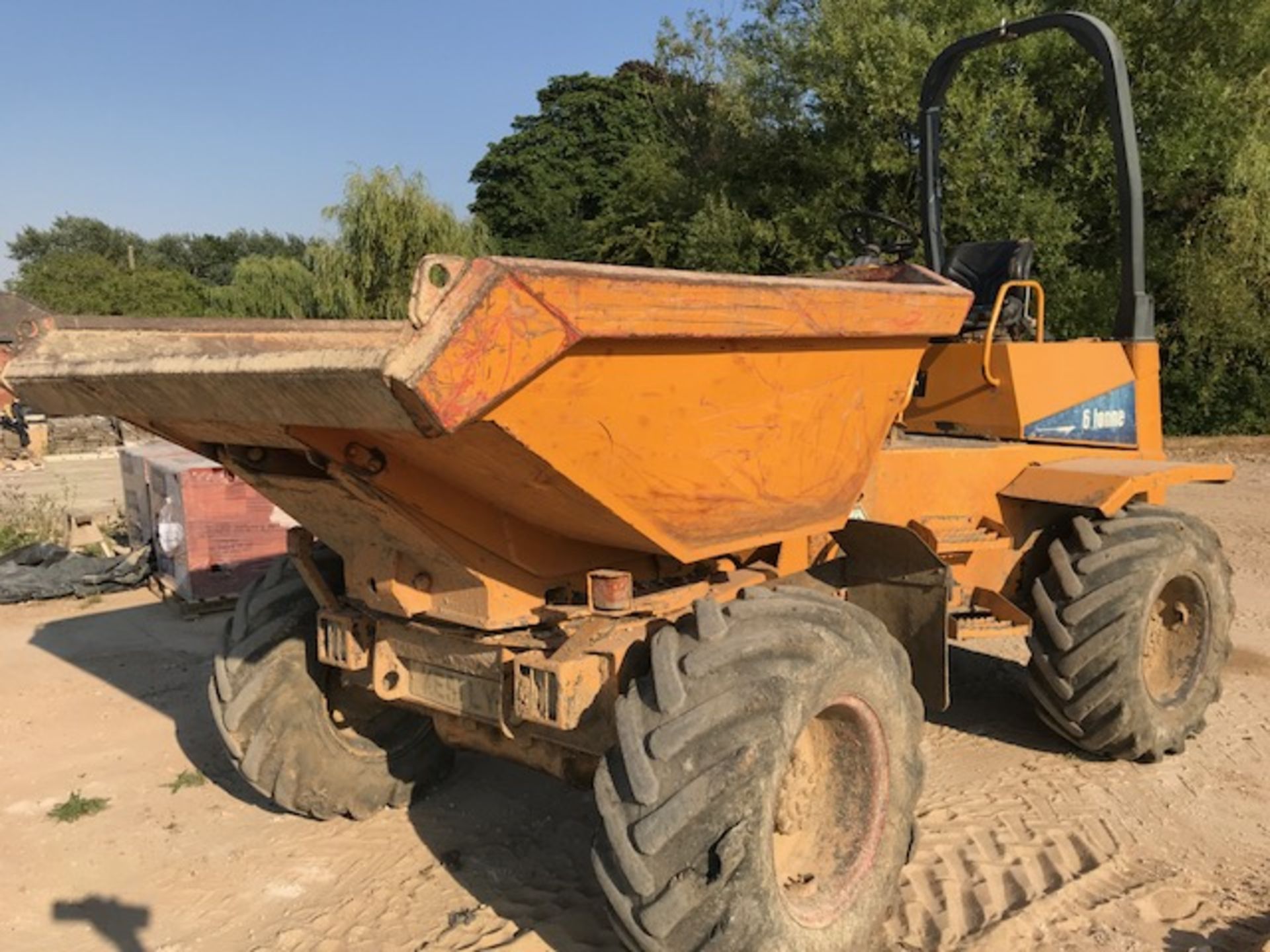 THWAITES 6 TONNE SWIVEL SKIP DUMPER YEAR 2002