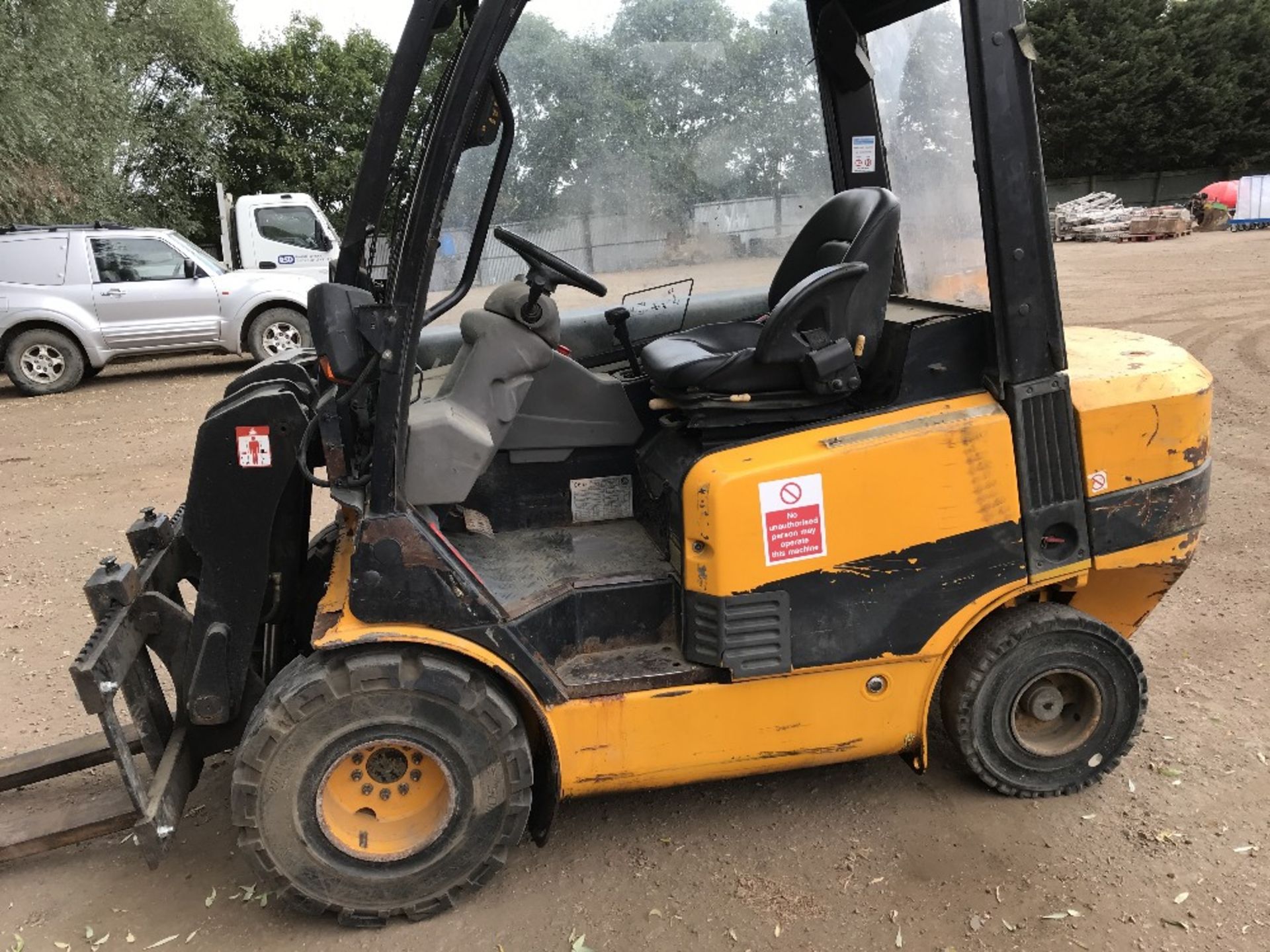 JCB TLT3 TELETRUCK, YEAR 2004, 5810 RECORDED HOURS, 2WD, 3 TONNE LIFT, SERIAL NUMBER :0893227. - Image 2 of 7