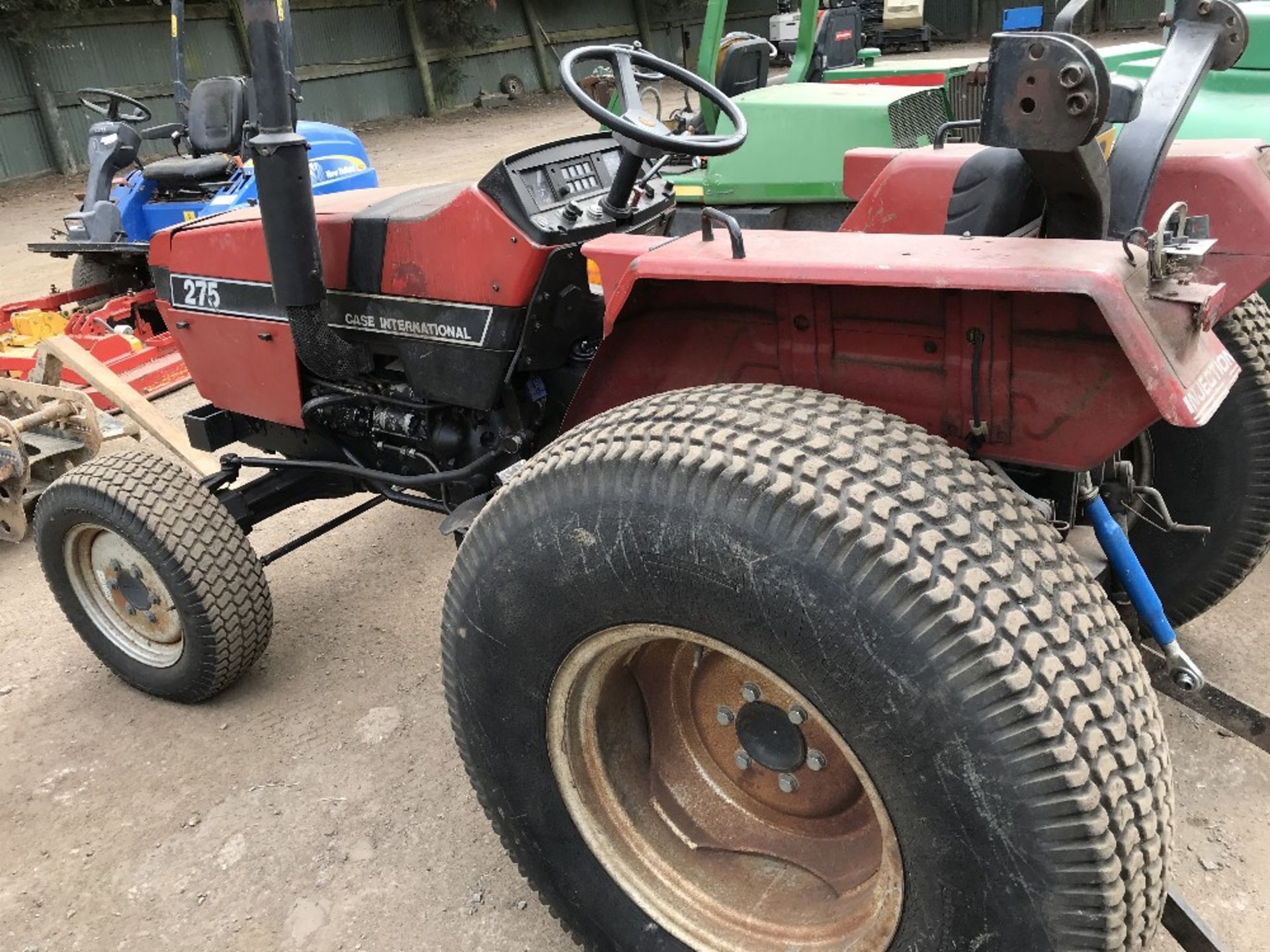 CASE 275 4WD TRACTOR, COMES WITH REAR LINKAGE. WHEN TESTED WAS SEEN TO DRIVE, STEER AND BRAKE, - Image 3 of 4