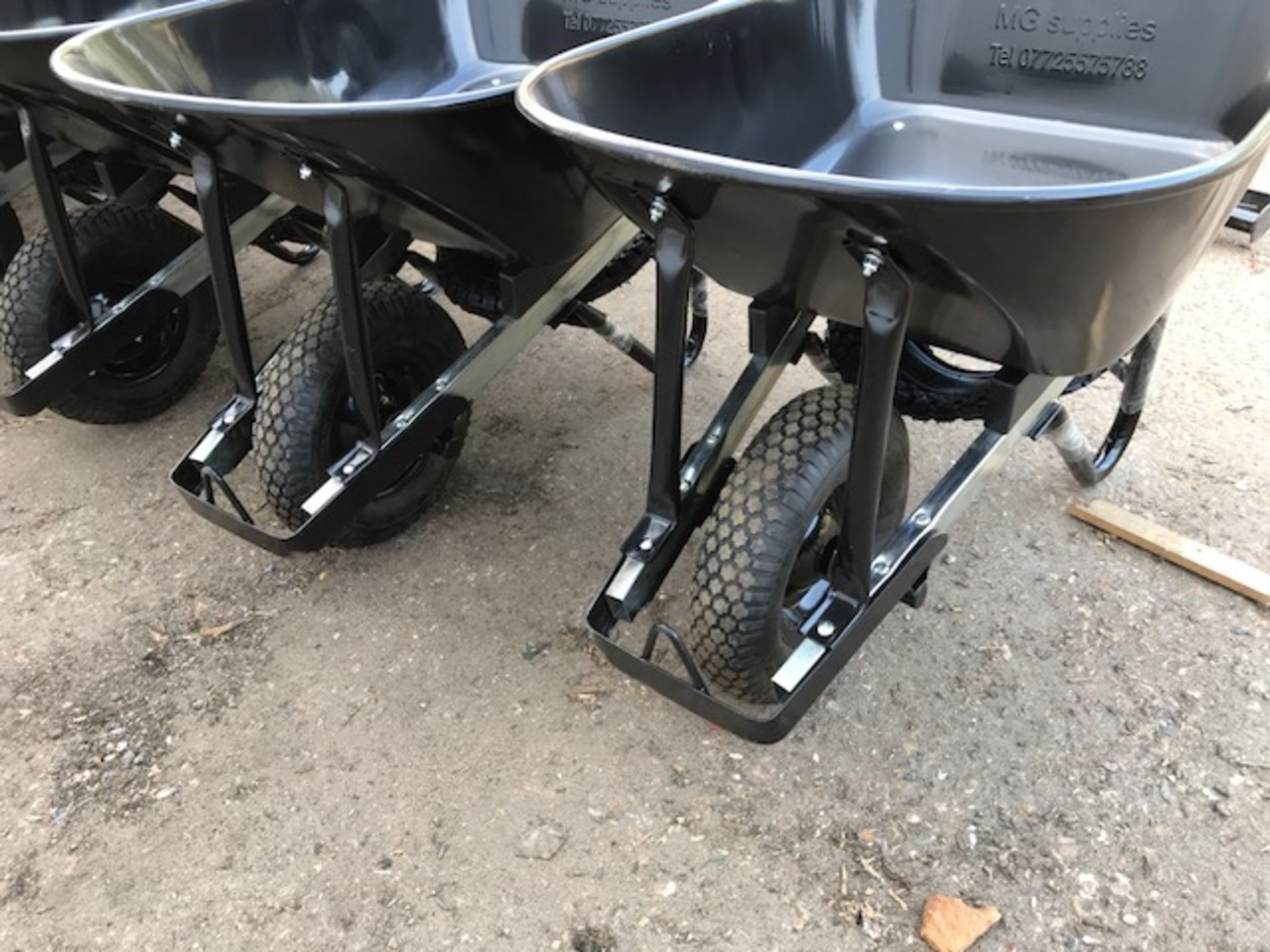 6NO HEAVY DUTY BUILDERS WHEEL BARROWS, COMES WITH SPARE TYRE - Image 3 of 3