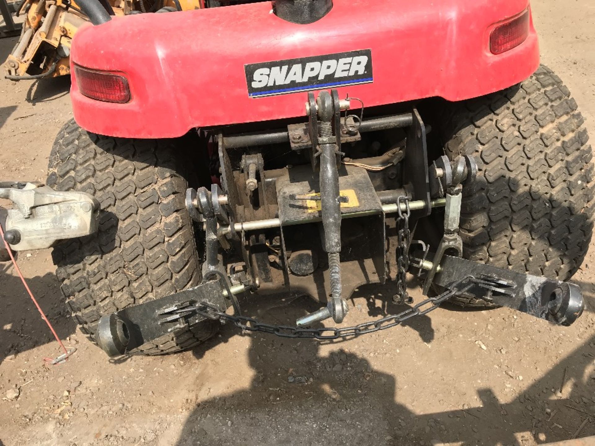 Snapper 27hp ride-on mower c/w rear 3pt linkage WHEN TESTED WAS SEEN TO RUN AND DRIVE AND MOWERS - Image 6 of 6