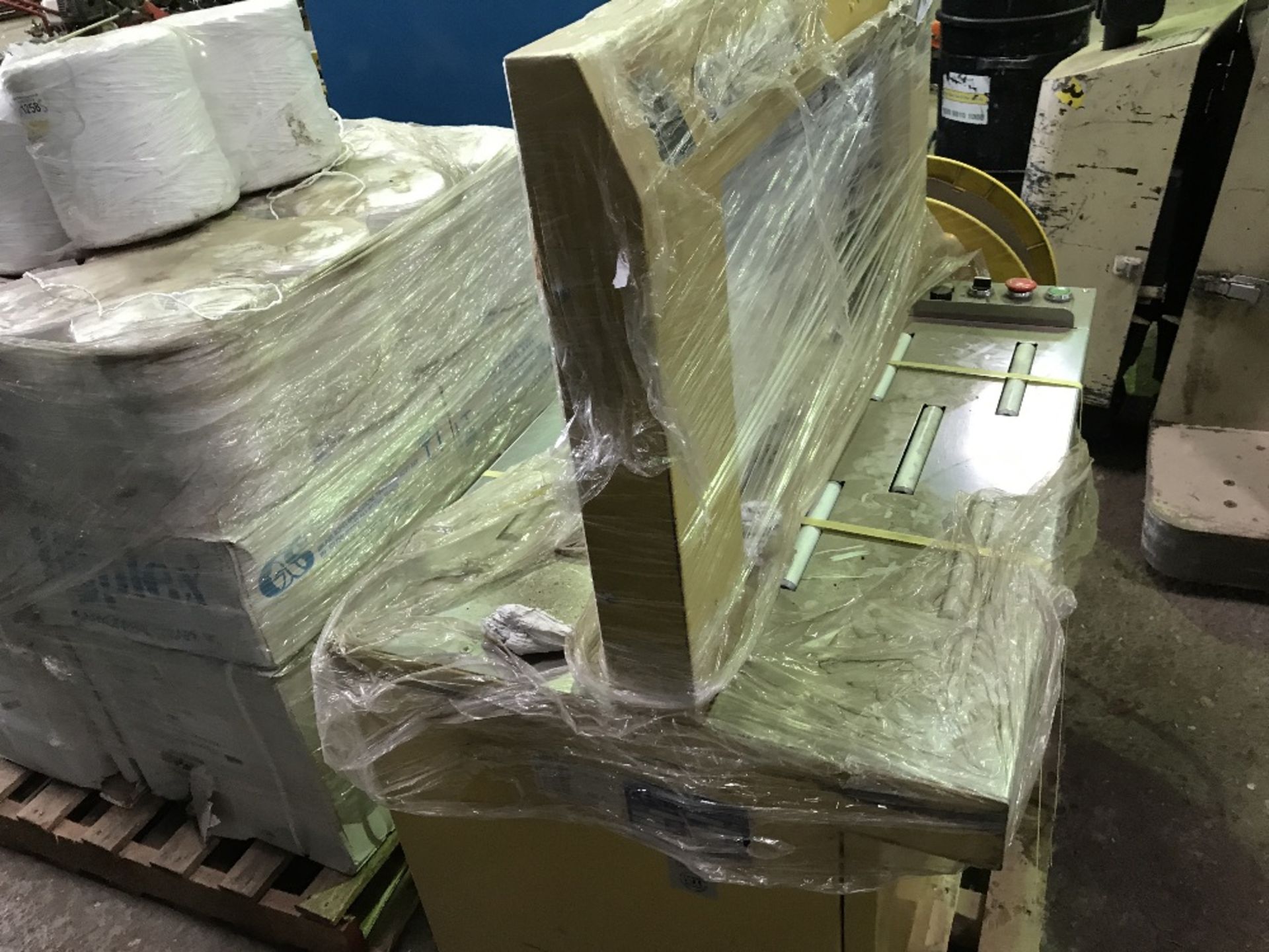 STRAPACK BANDING STATION WITH PALLET OF BANDING MATERIAL NO VAT ON HAMMER PRICE - Image 2 of 4