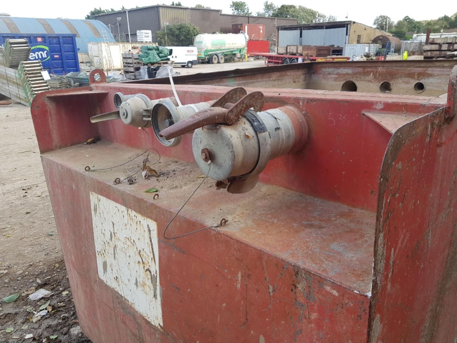 Red Sediment Tank LOT LOCATION: TN14 6EP. OKEEFE STORAGE YARD, 2 Main Road, Sundridge, Nr Sevenoaks, - Image 2 of 5