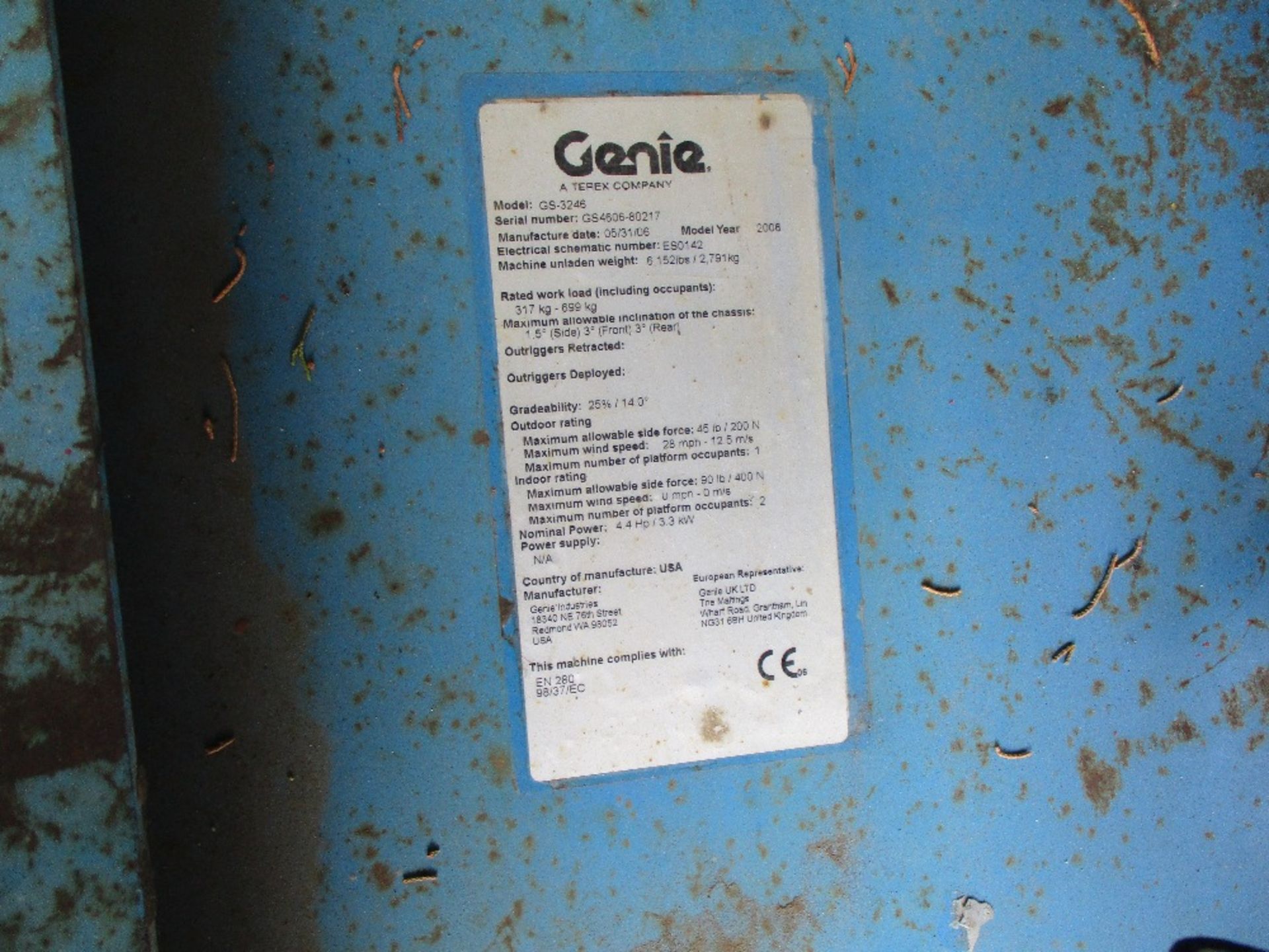 GENIE GS3246 SCISSOR LIFT PLATFORM YEAR 2006 PN:PL025 SN:GS4606-80217 WHEN TESTED WAS SEEN TO DRIVE, - Image 2 of 4