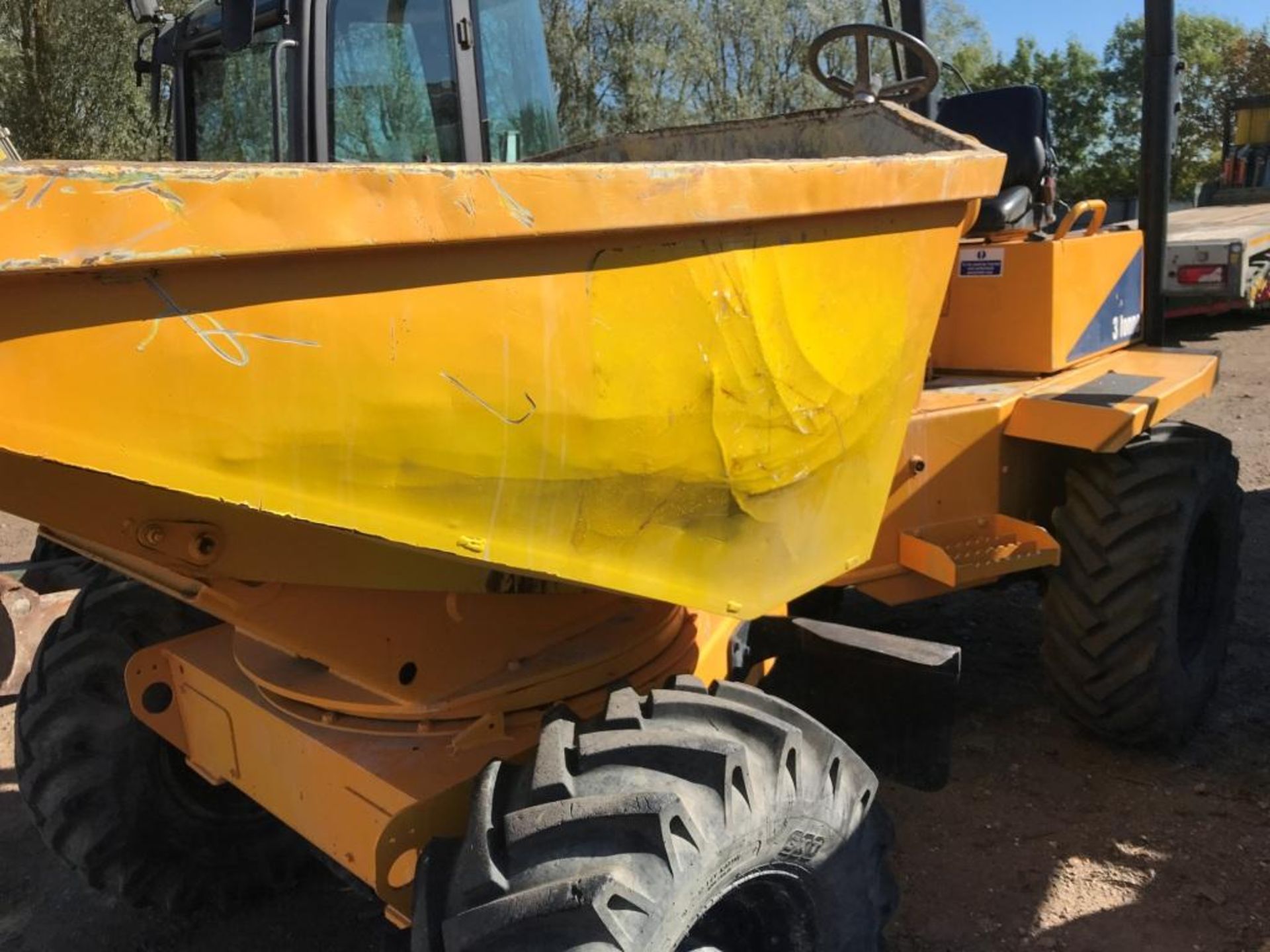 THWATES 3 TONNE SWIVEL SKIP DUMPER, YEAR 2007 BUILD - Image 5 of 10