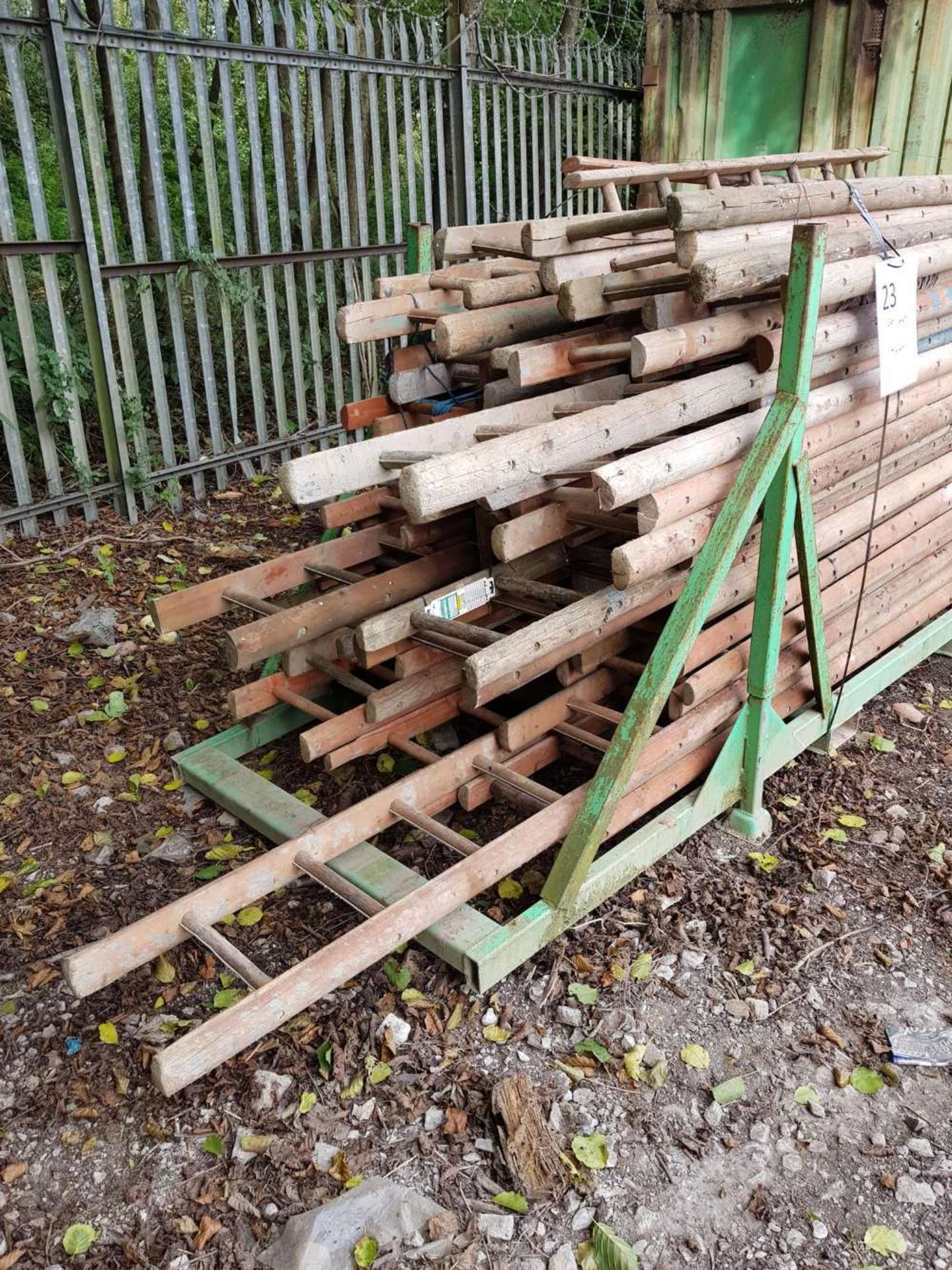 44No Wooden Ladders – 2m to 4m Long LOT LOCATION: 2 Main Road, Sundridge, Nr Sevenoaks, Kent. TN14 - Image 2 of 3