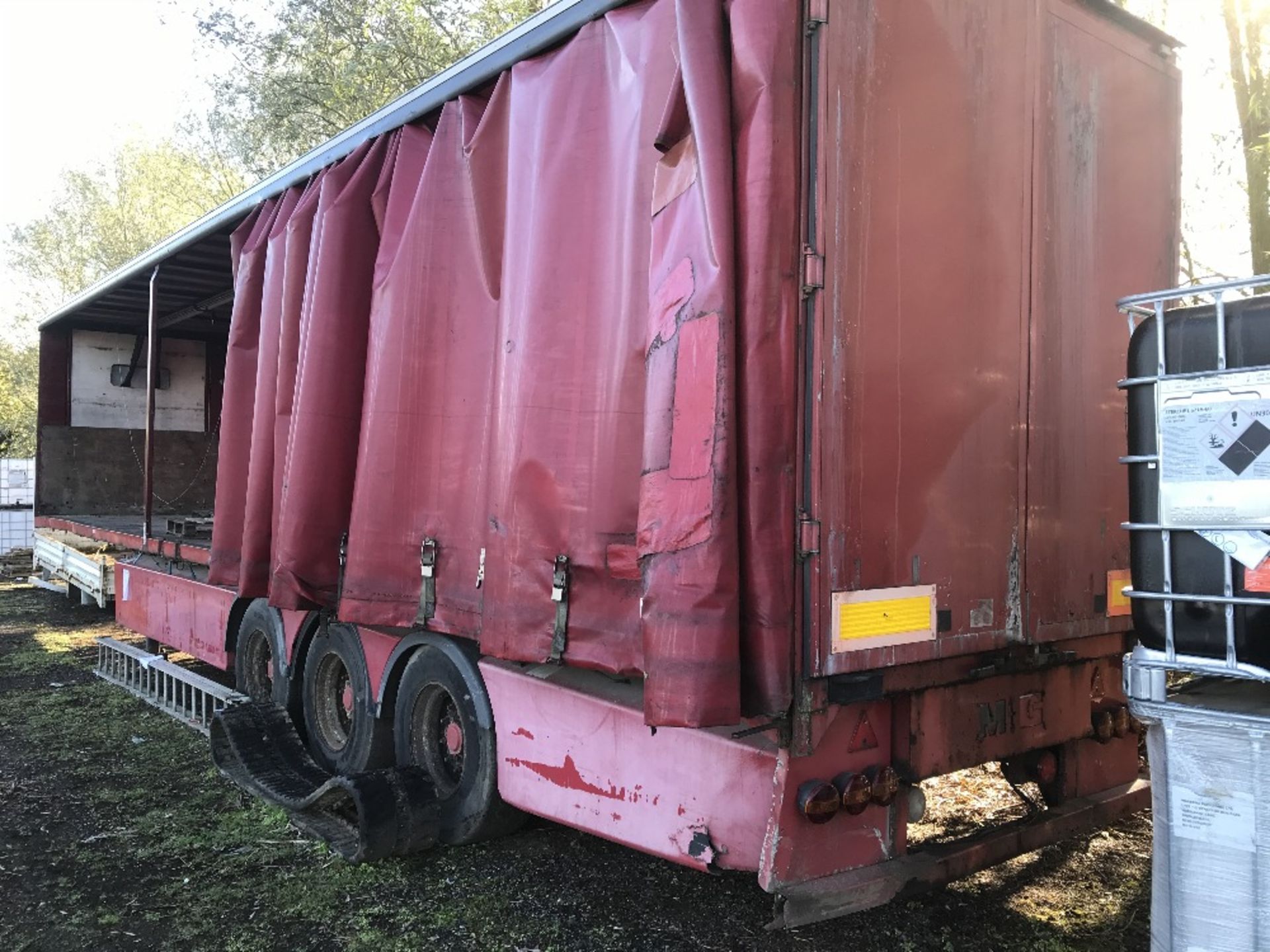 Triaxled artic curtainside trailer. TEST EXPIRED - Image 5 of 7