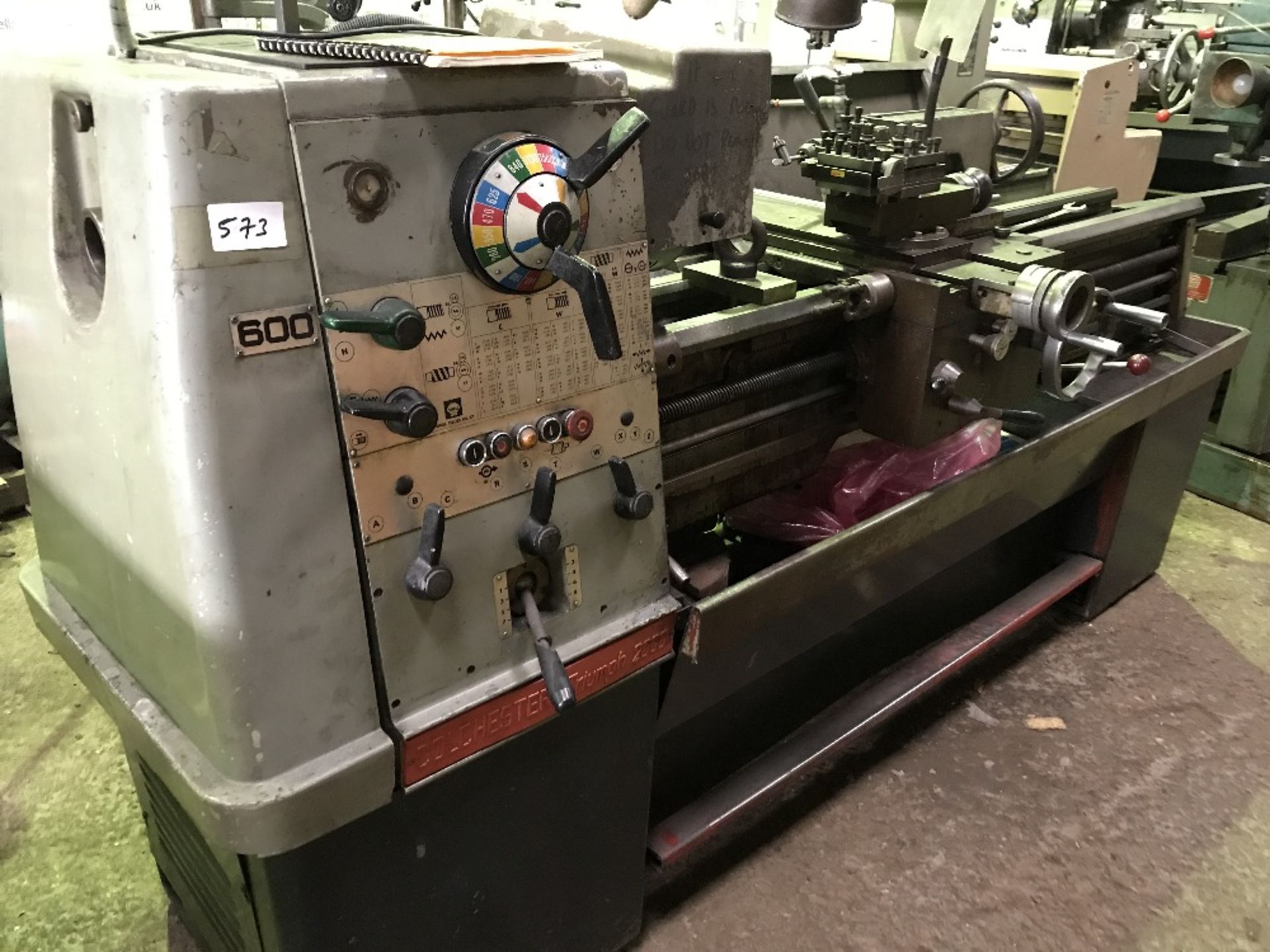 COLCHESTER TRIUMPH 2000 LATHE 600 MODEL C/W TOOLING AS SHOWN AND INCLUDES MITUTOYO KA COUNTER