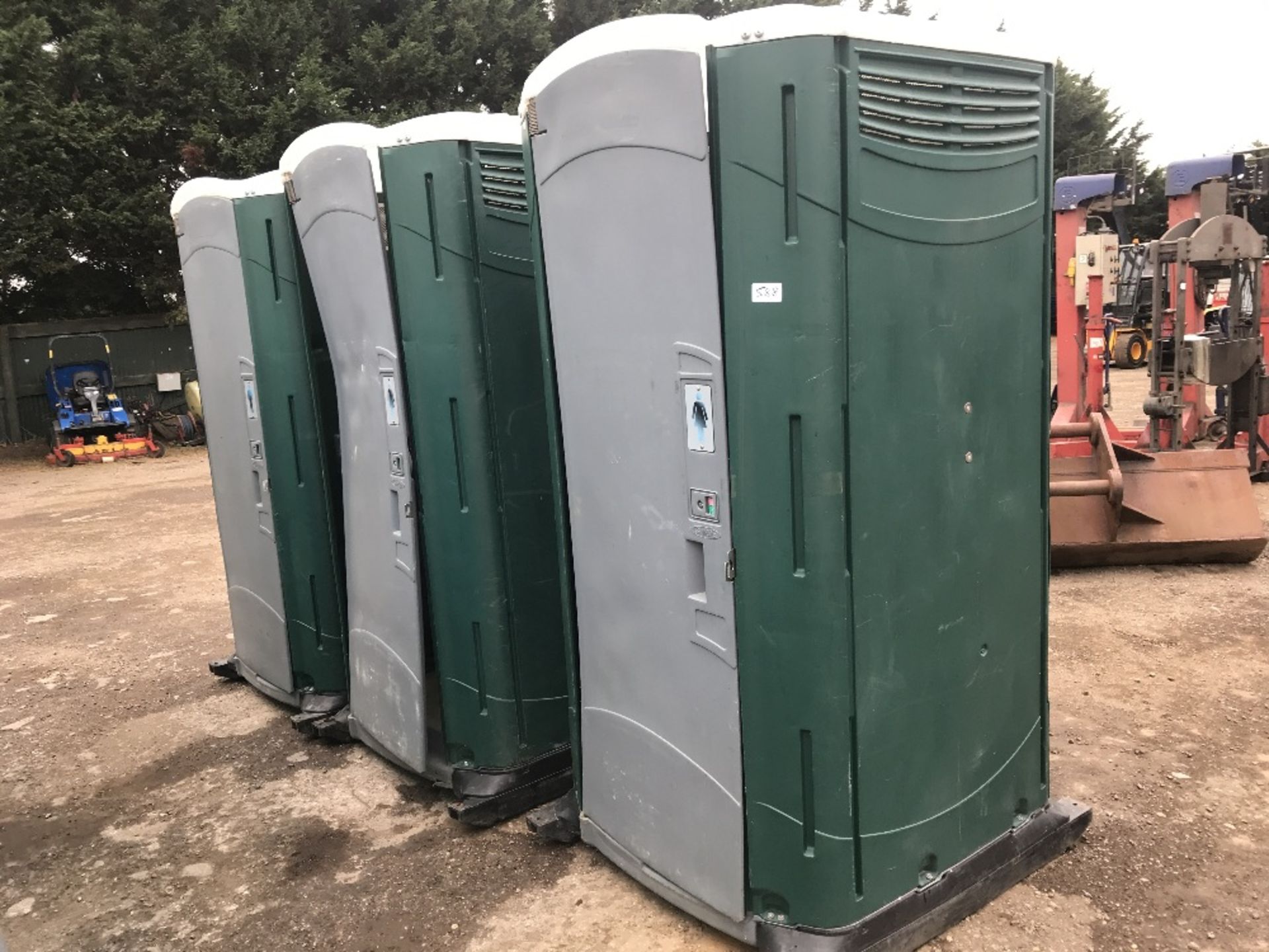 3 X GREEN PORTABLE TOILETS, ONE DOOR NEEDS ATTENTION...NB: 3 TOILETS SOLD AS ONE LOT