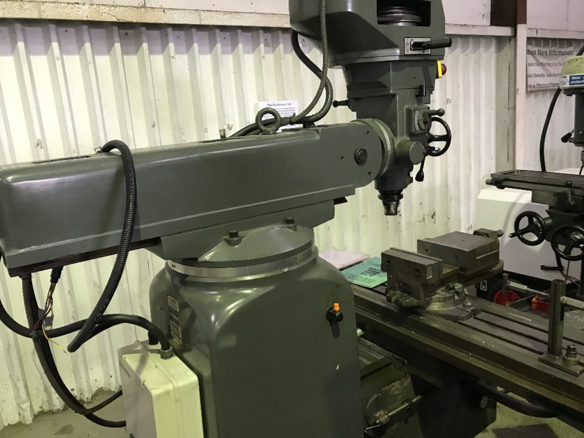 AJAX TURRET MILLING MACHINE WITH HEIDENHAIN XYZ CONTROL UNIT SN: 30438B46252 Sourced directly from a - Image 9 of 9