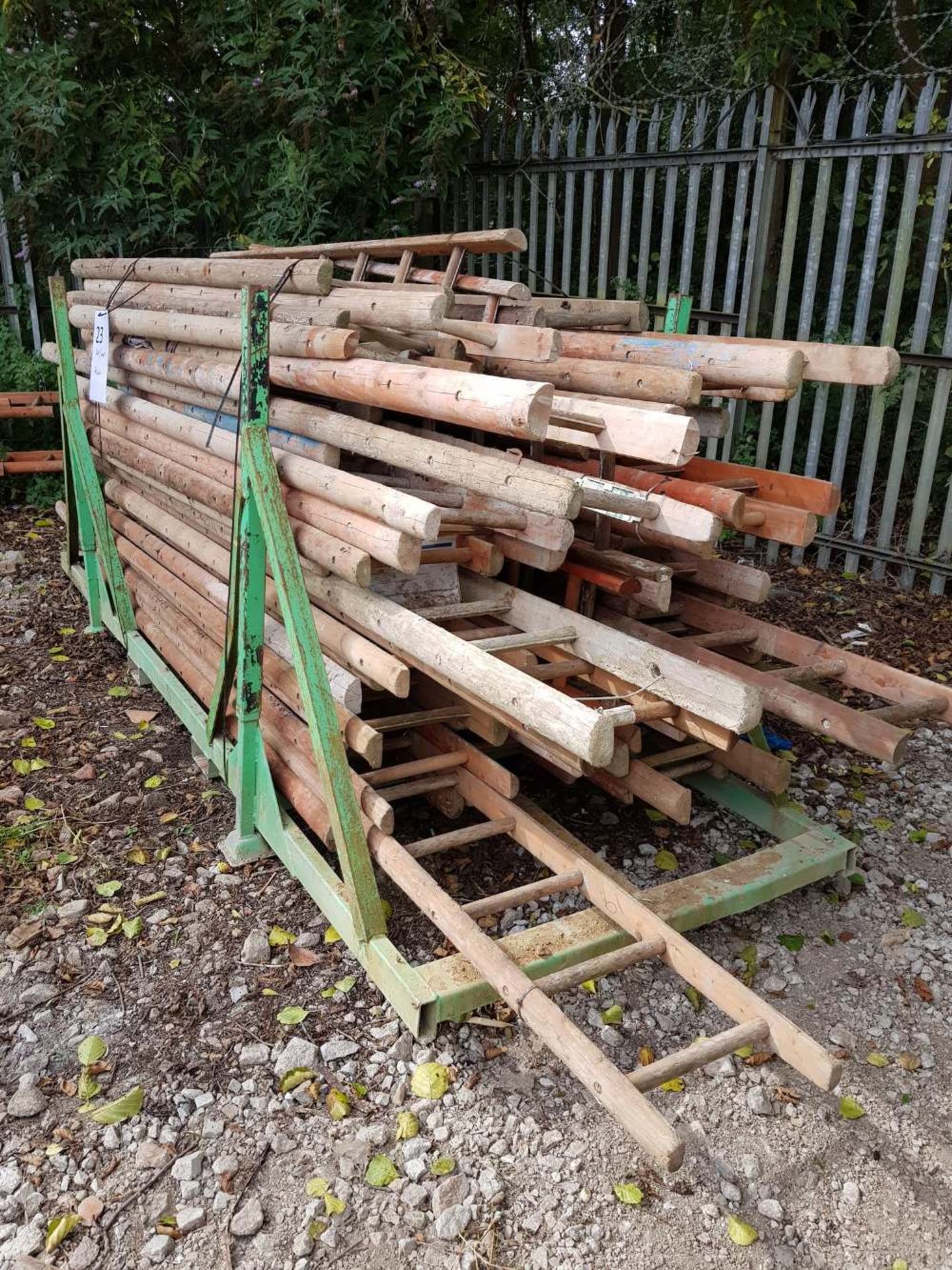 44No Wooden Ladders – 2m to 4m Long LOT LOCATION: 2 Main Road, Sundridge, Nr Sevenoaks, Kent. TN14 - Image 3 of 3