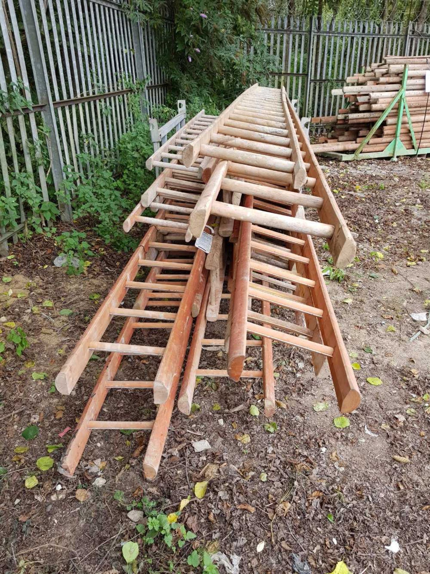 30No Wooden Ladders – 2m to 7m long LOT LOCATION: 2 Main Road, Sundridge, Nr Sevenoaks, Kent. TN14 - Image 3 of 3