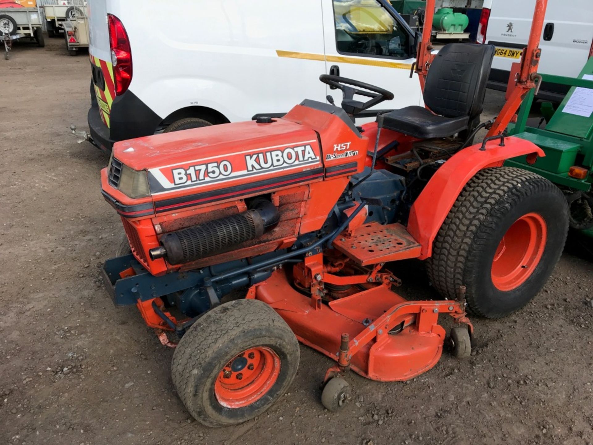 KUBOTA B1750 COMPACT TRACTOR C/W CUTTING DECK SN:62177 WHEN TESTED WAS SEEN TO DRIVE, STEER AND