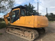 HYUNDAI 210 21 TONNE TRACKED EXCAVATOR C/W QH AND ONE GRADING BUCKET DIRECT FROM LOCAL CONTRACTOR.