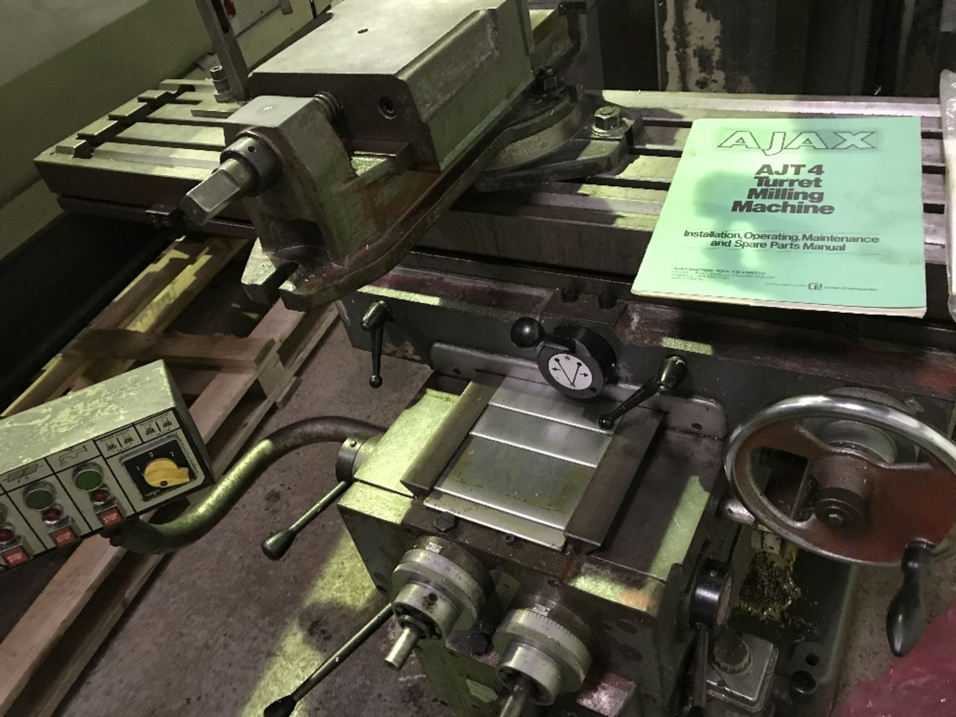 AJAX TURRET MILLING MACHINE WITH HEIDENHAIN XYZ CONTROL UNIT SN: 30438B46252 Sourced directly from a - Image 6 of 9