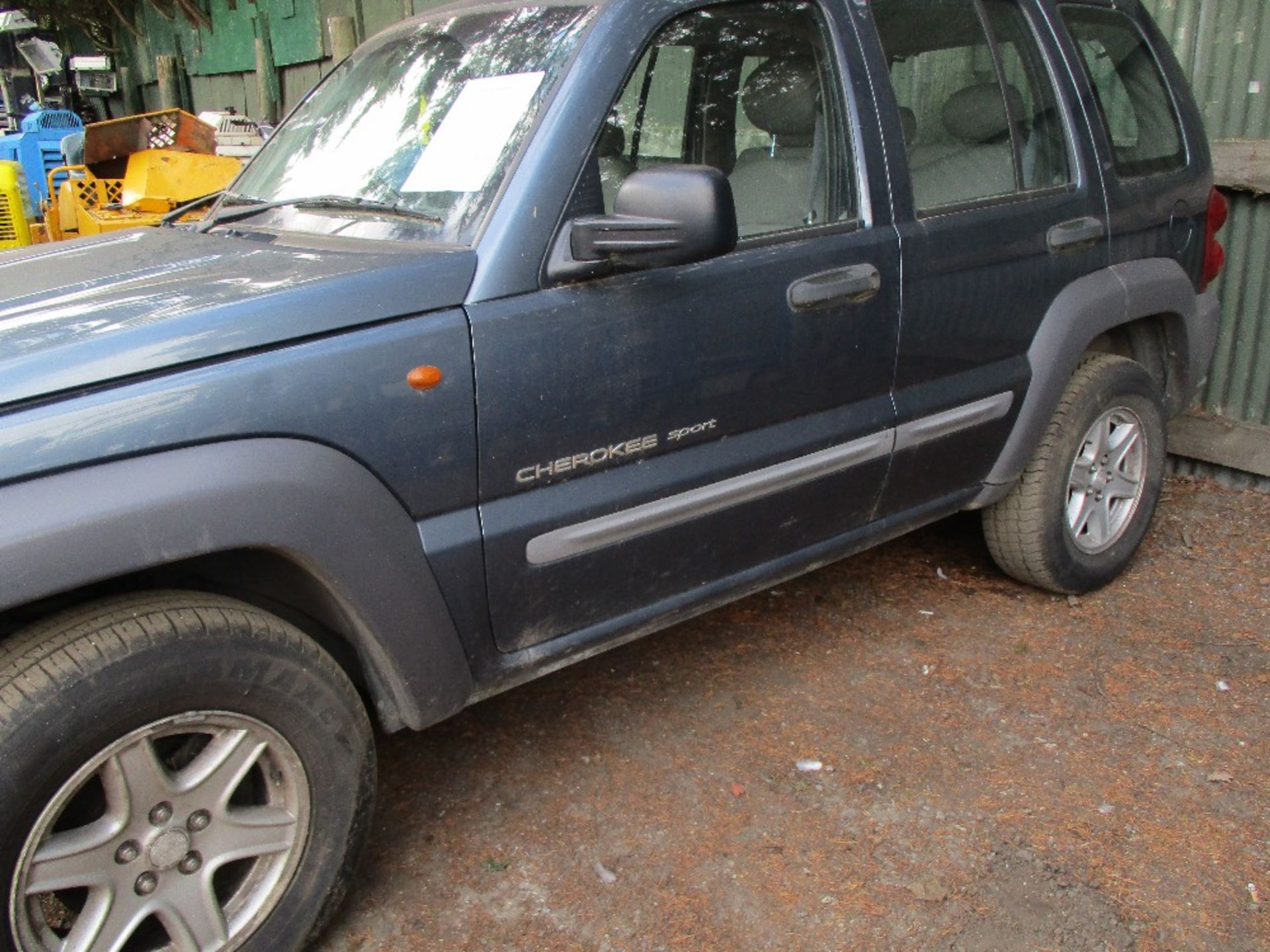 JEEP CHEROKEE DIESEL, BLUE, REG:PJ52 ODL NEEDS NEW KEY BARREL WHEN TESTED WAS SEEN TO START DRIVE - Image 4 of 7